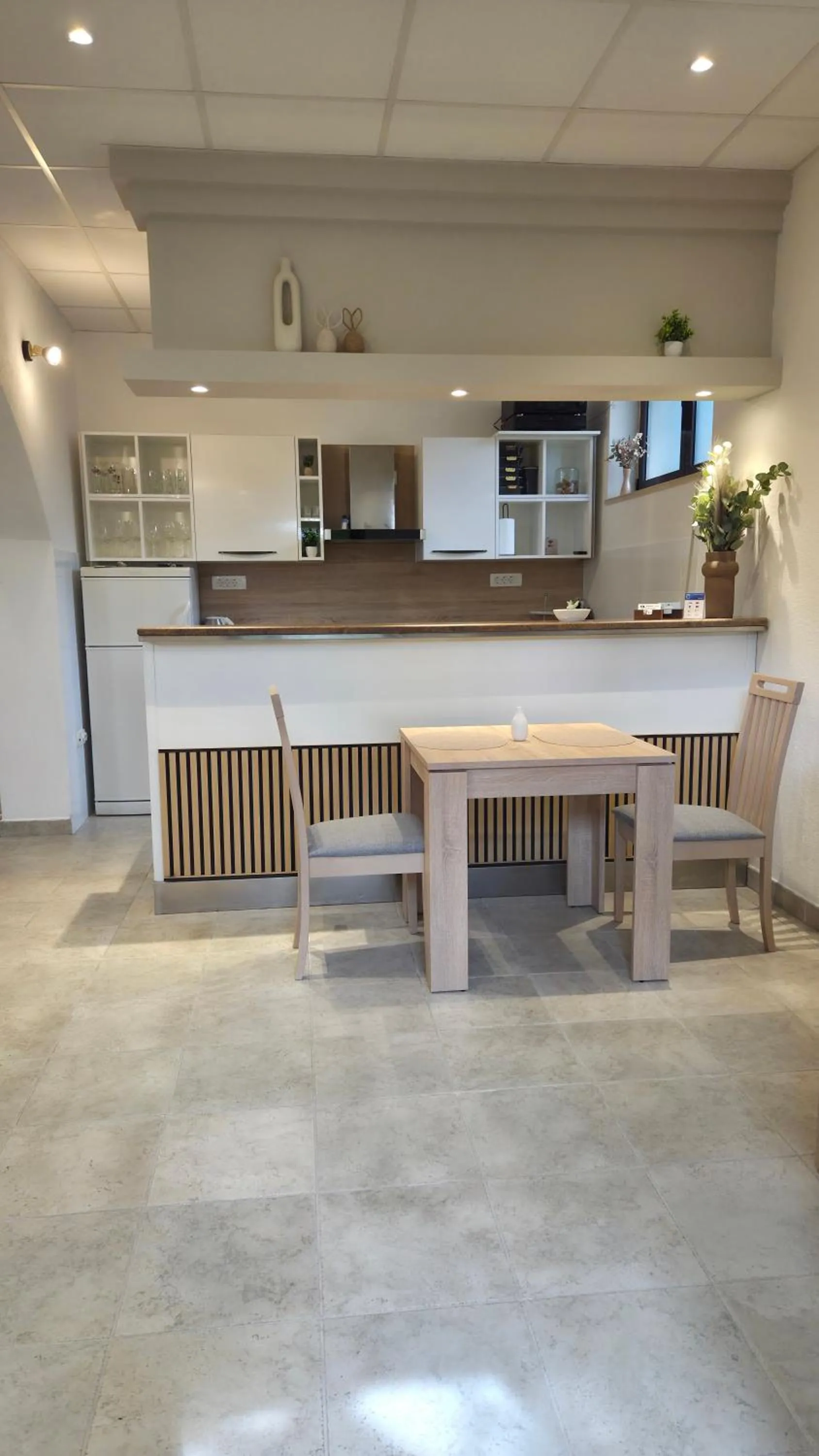 Restaurant/places to eat in Apartments G