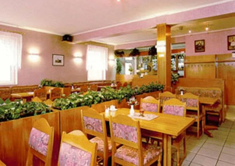 Restaurant/places to eat in Hotel Pelikan