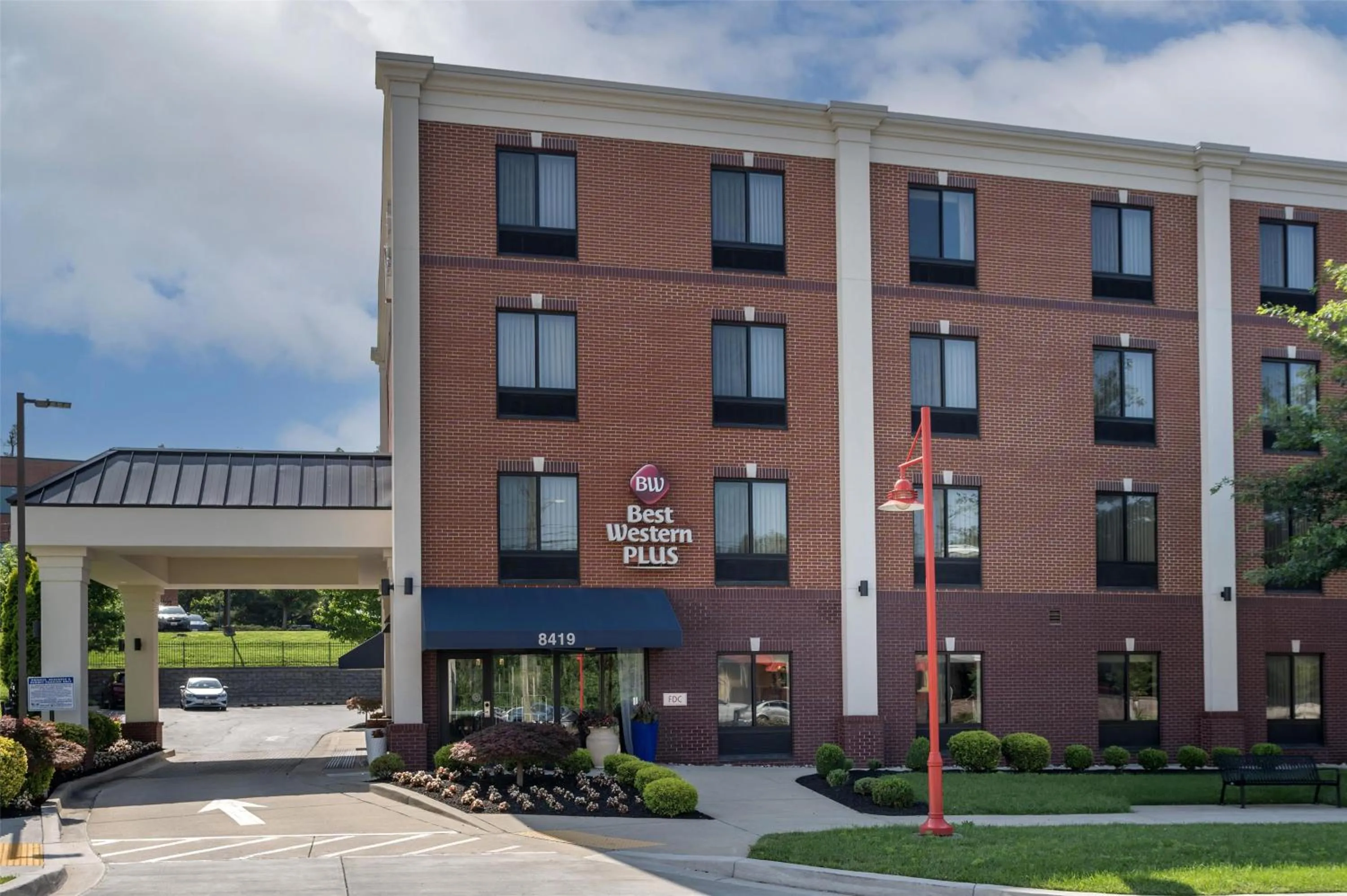 Property building in Best Western Plus College Park Hotel