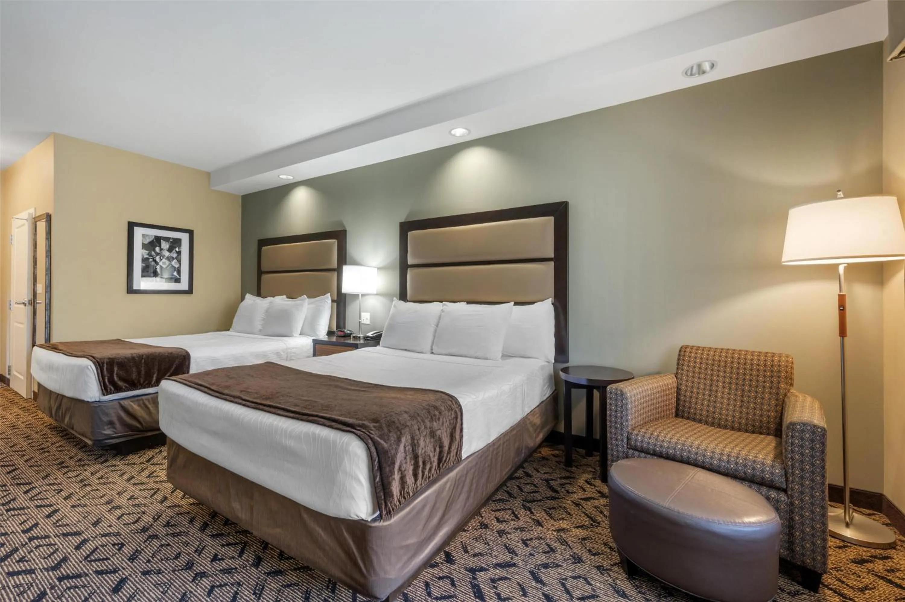 Bedroom, Bed in Best Western Plus College Park Hotel