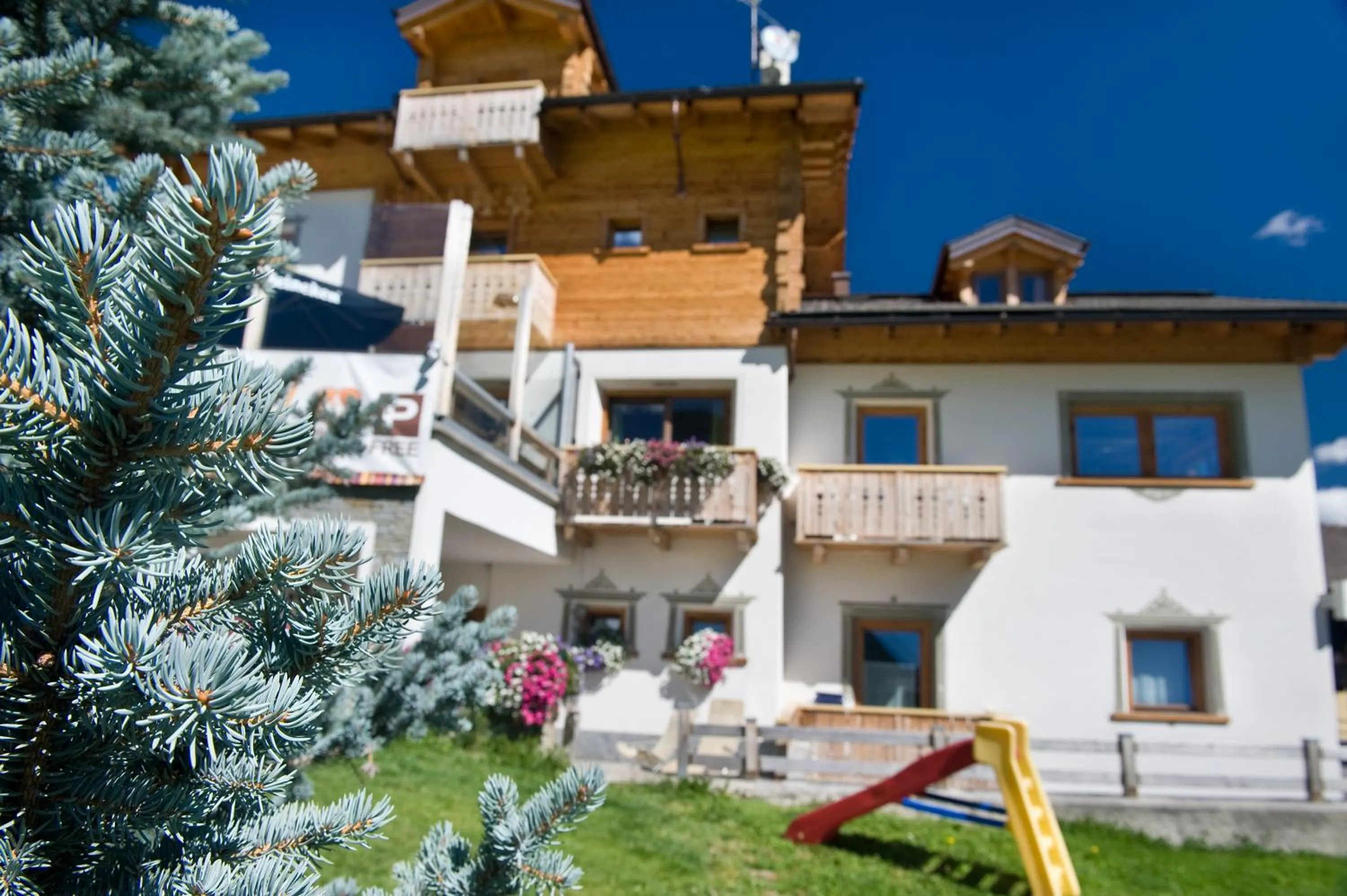 Facade/entrance in Hotel Alegra