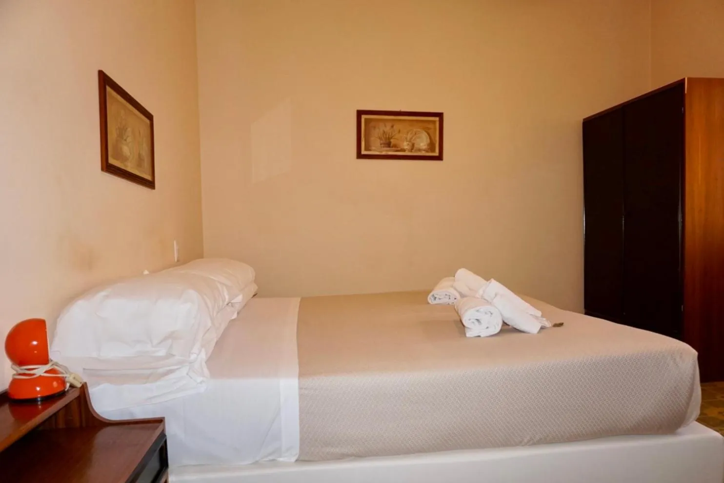 Bedroom, Bed in Hotel Diana