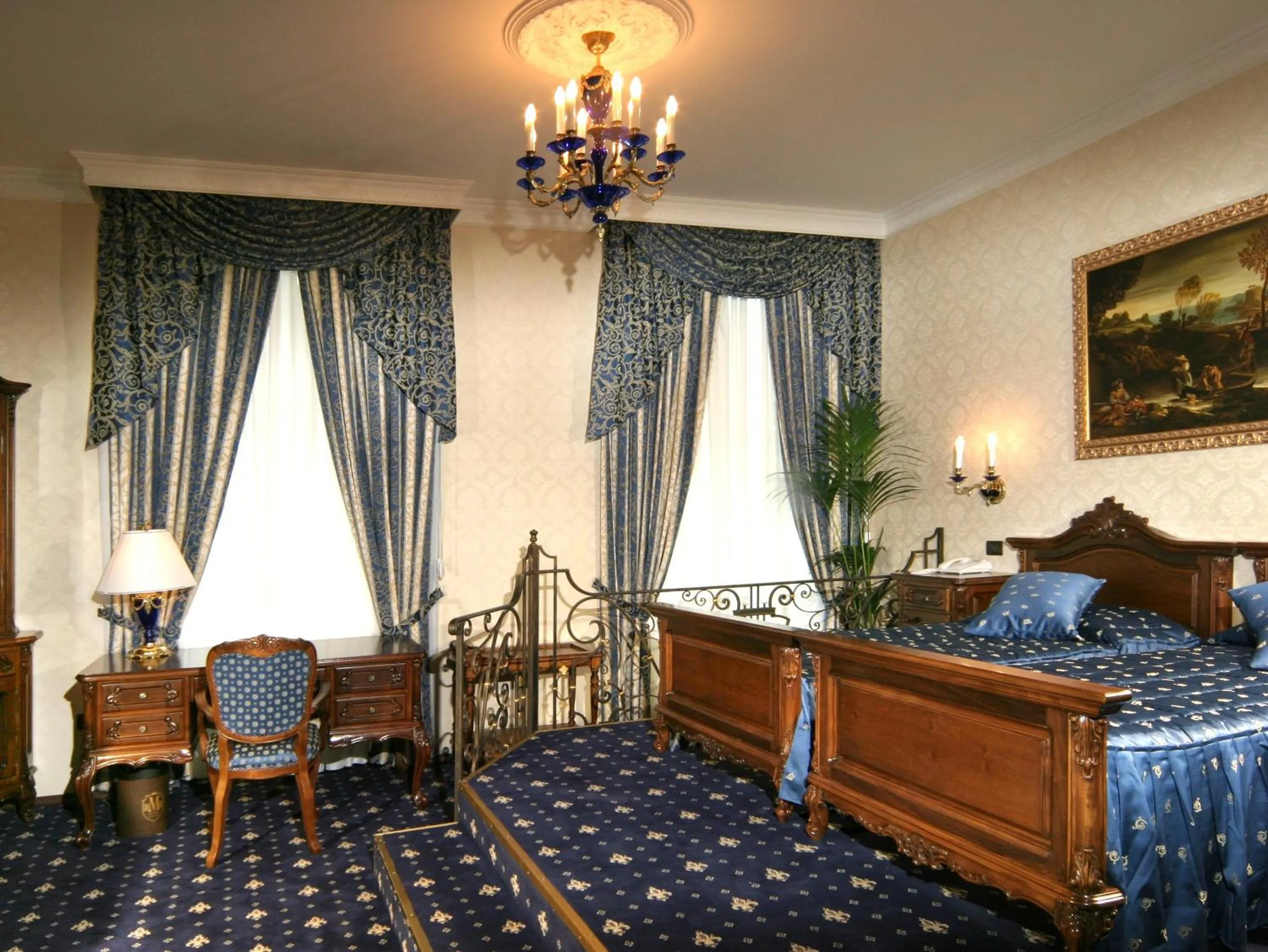 Bedroom, Bed in Grand Hotel London