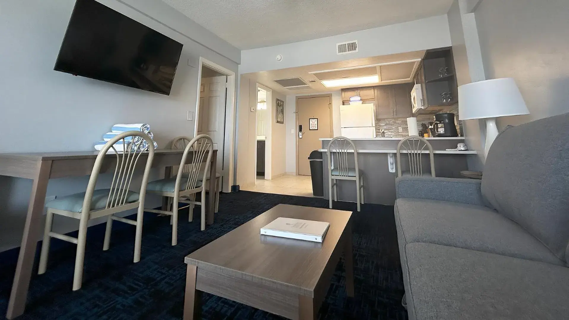 TV and multimedia, Seating Area in Ocean East Resort Club