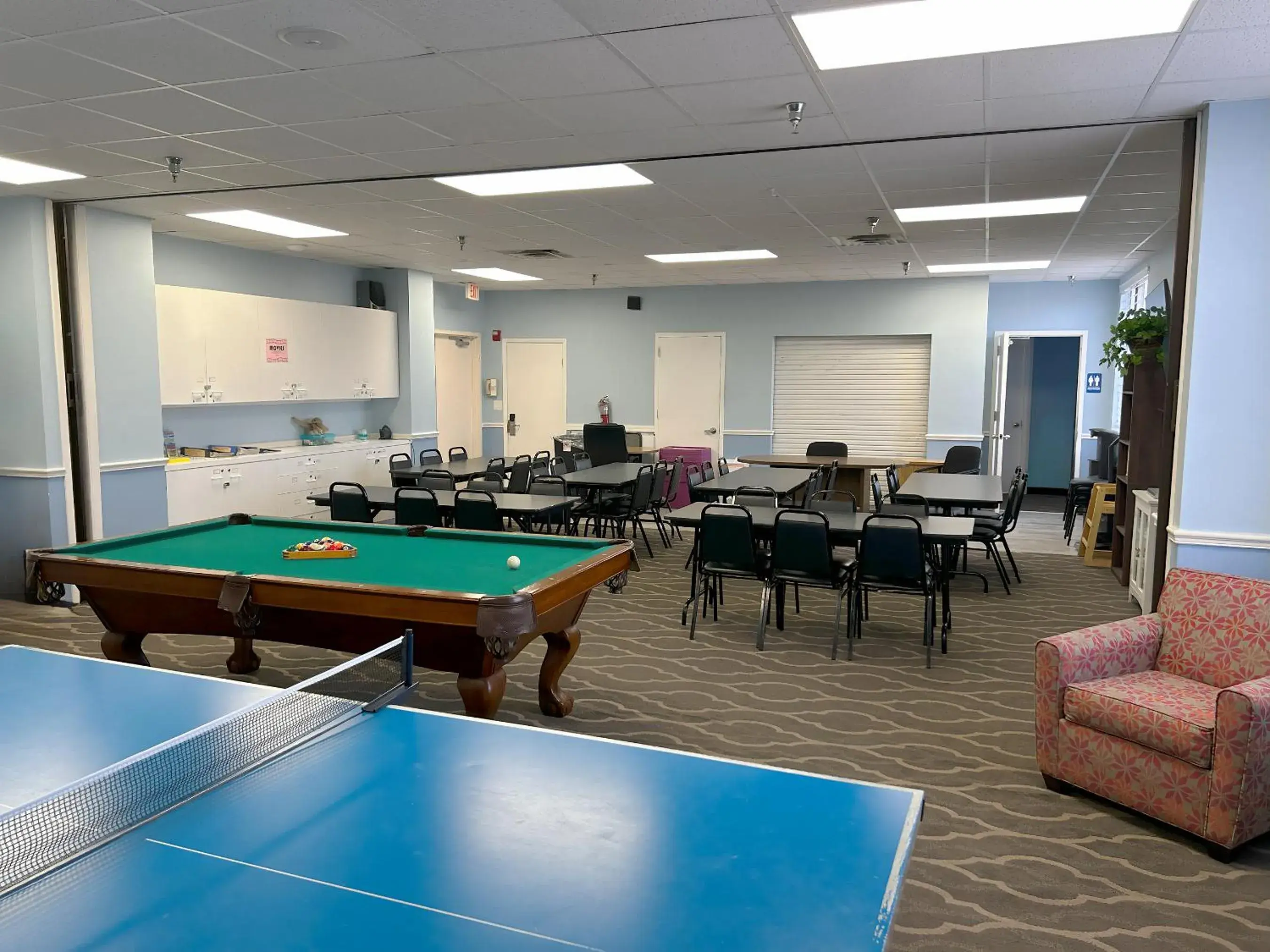 Communal lounge/ TV room, Billiards in Ocean East Resort Club