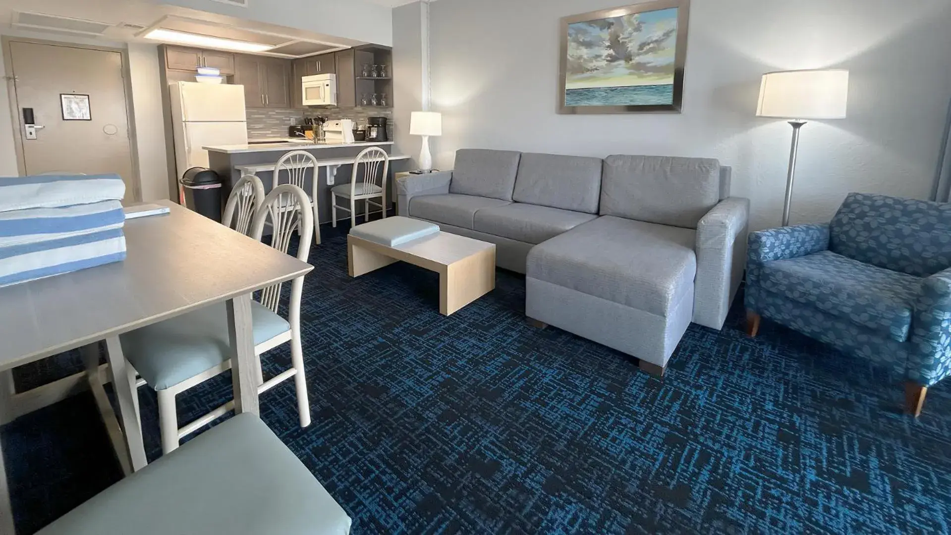 Kitchen or kitchenette, Seating Area in Ocean East Resort Club