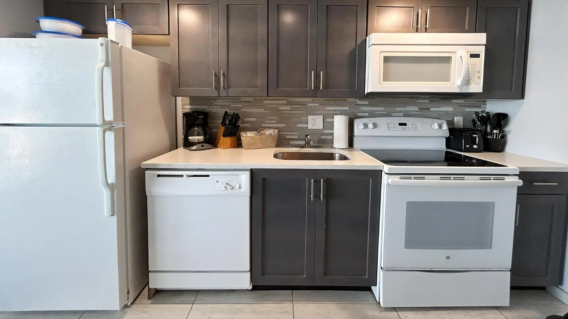 Kitchen or kitchenette, Kitchen/Kitchenette in Ocean East Resort Club