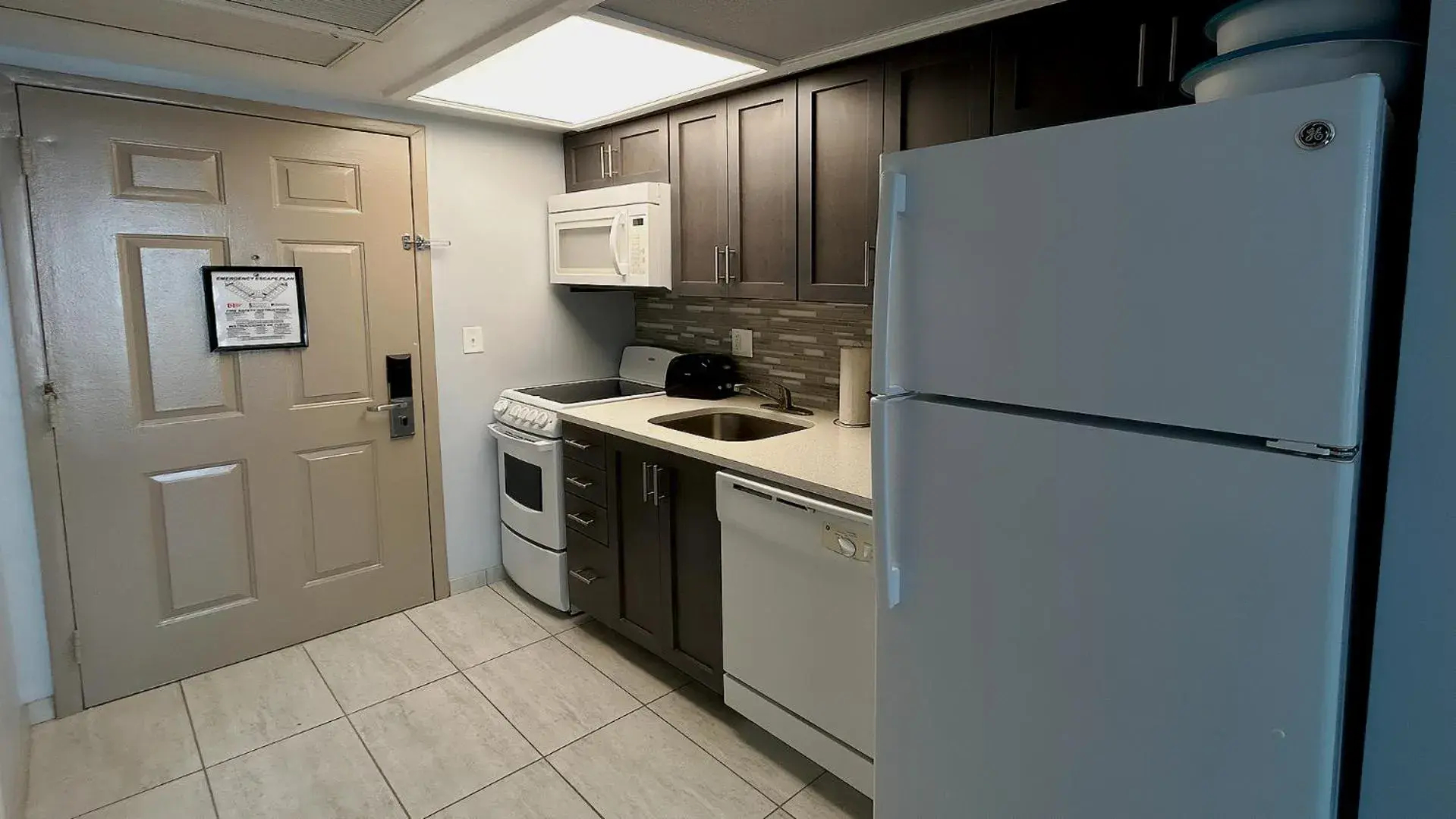 Kitchen or kitchenette, Kitchen/Kitchenette in Ocean East Resort Club