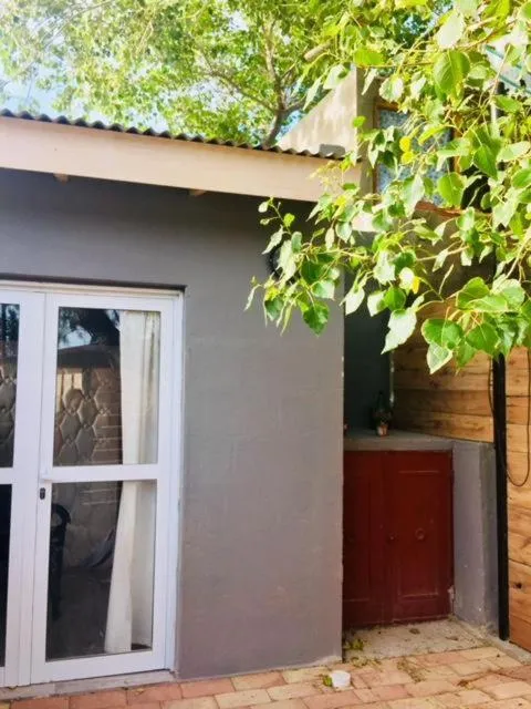 Property building in El Tamarisco