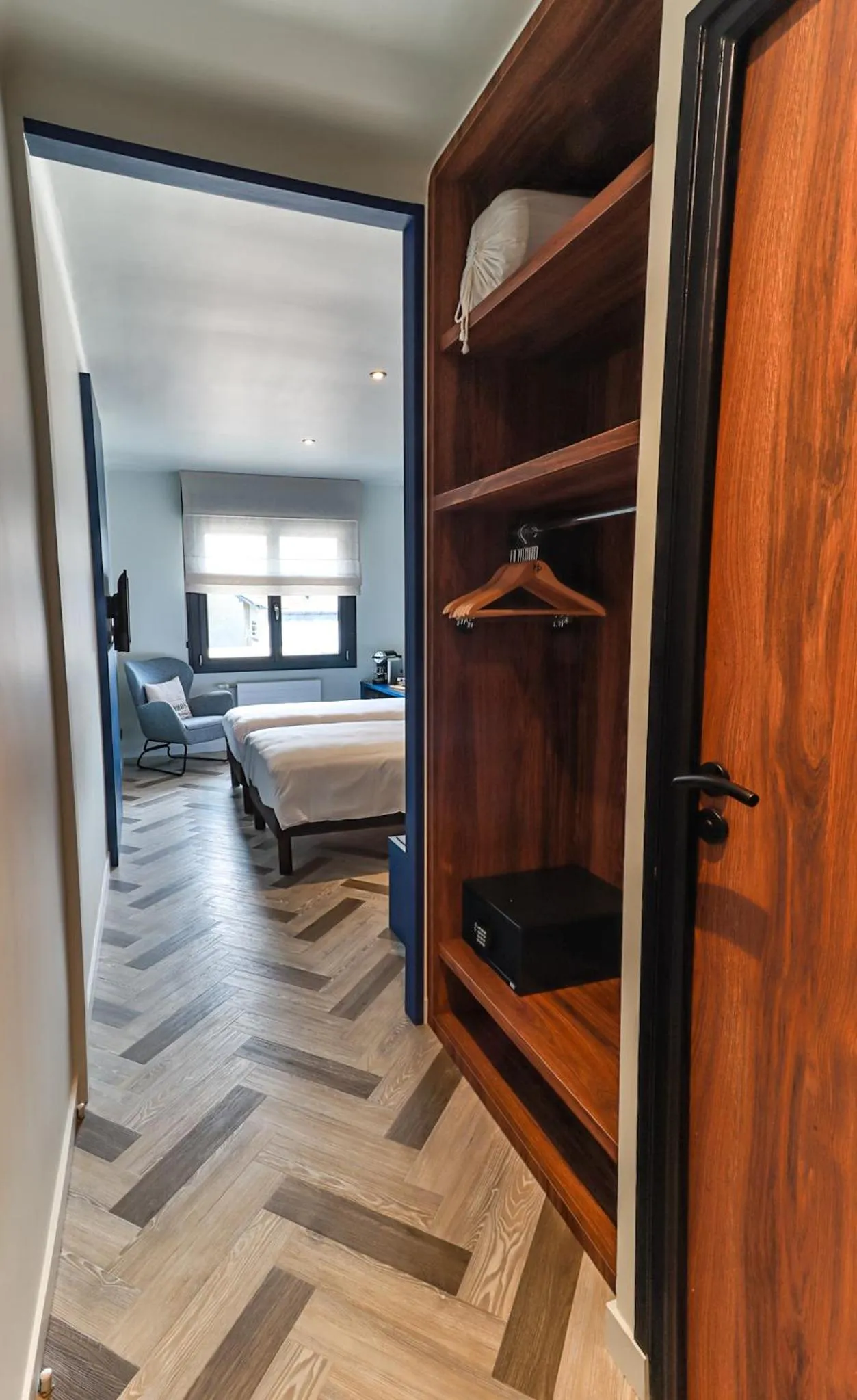 Bed in Logis Hôtel du Parc