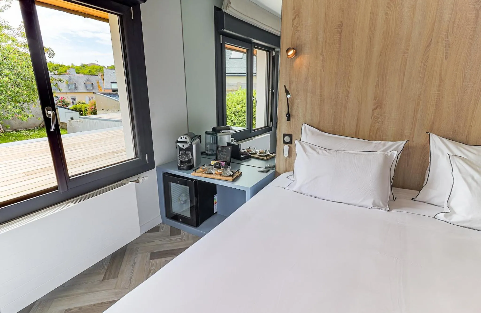 Bed in Logis Hôtel du Parc