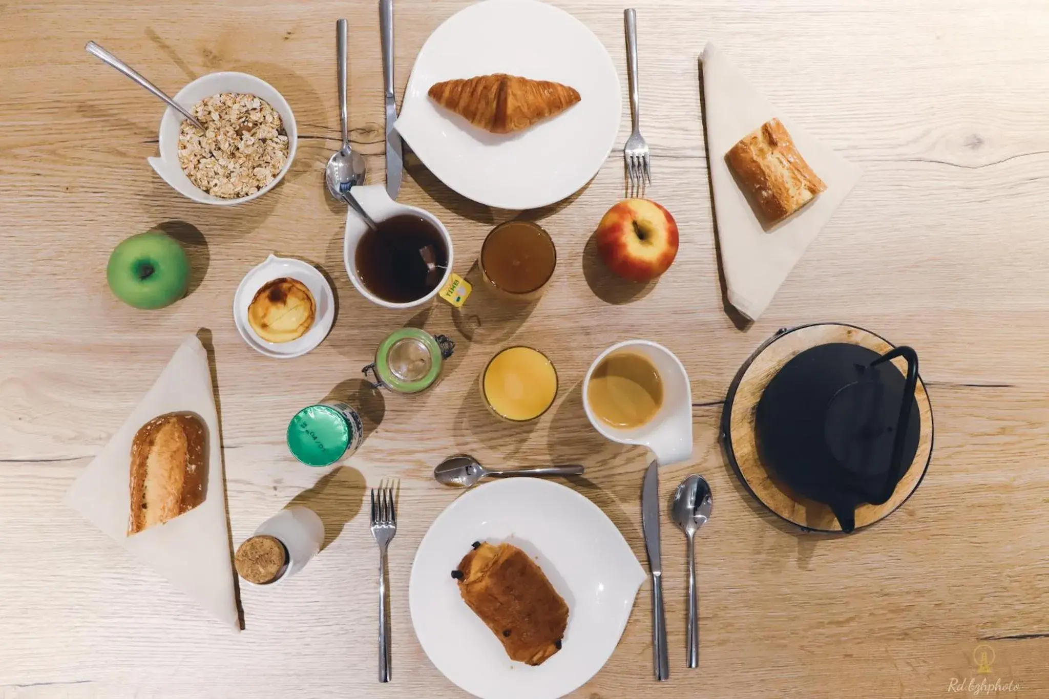 Buffet breakfast in Logis Hôtel du Parc Buffet breakfast in Logis Hôtel du Parc