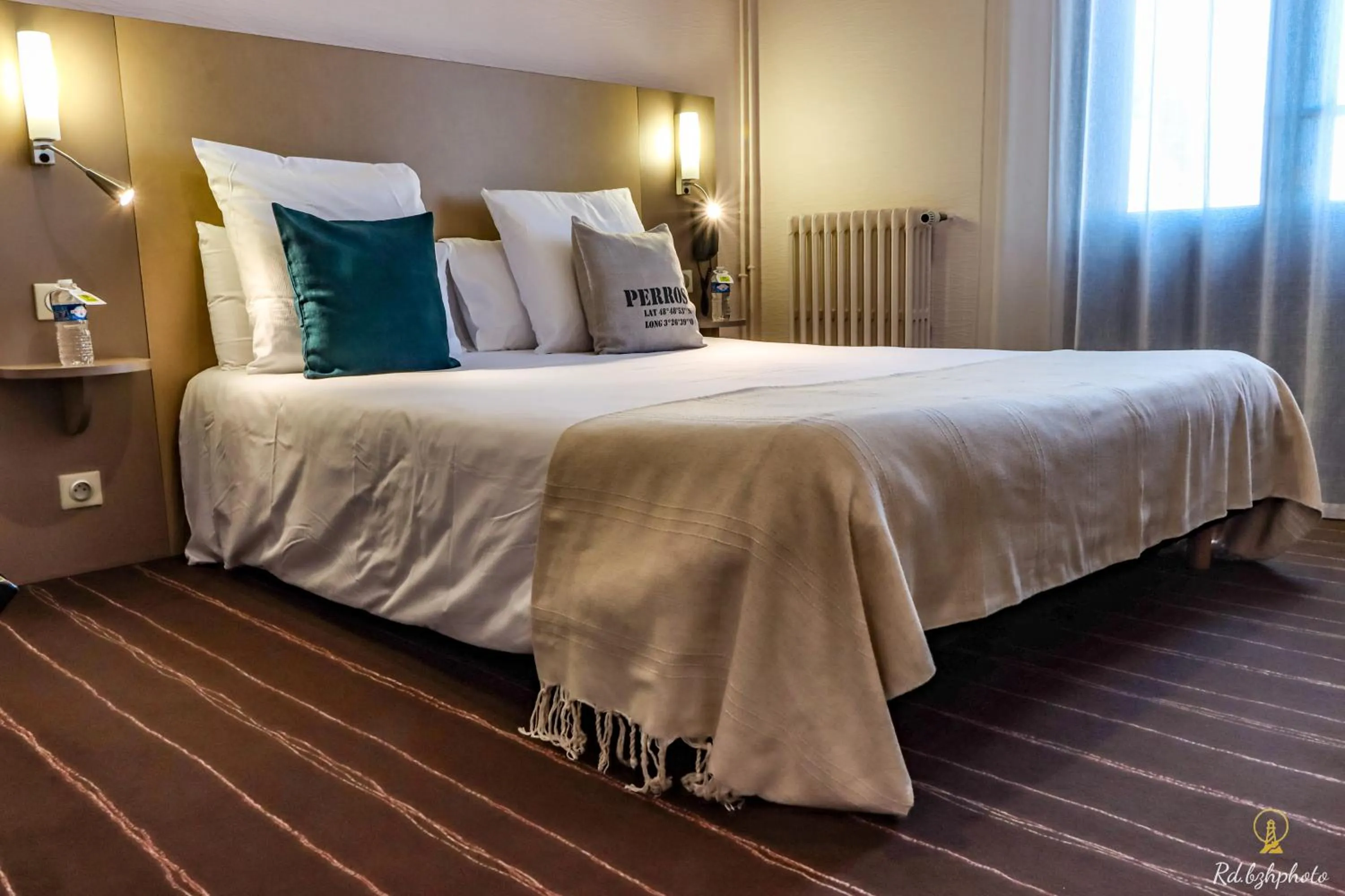 Photo of the whole room, Bed in Logis Hôtel du Parc