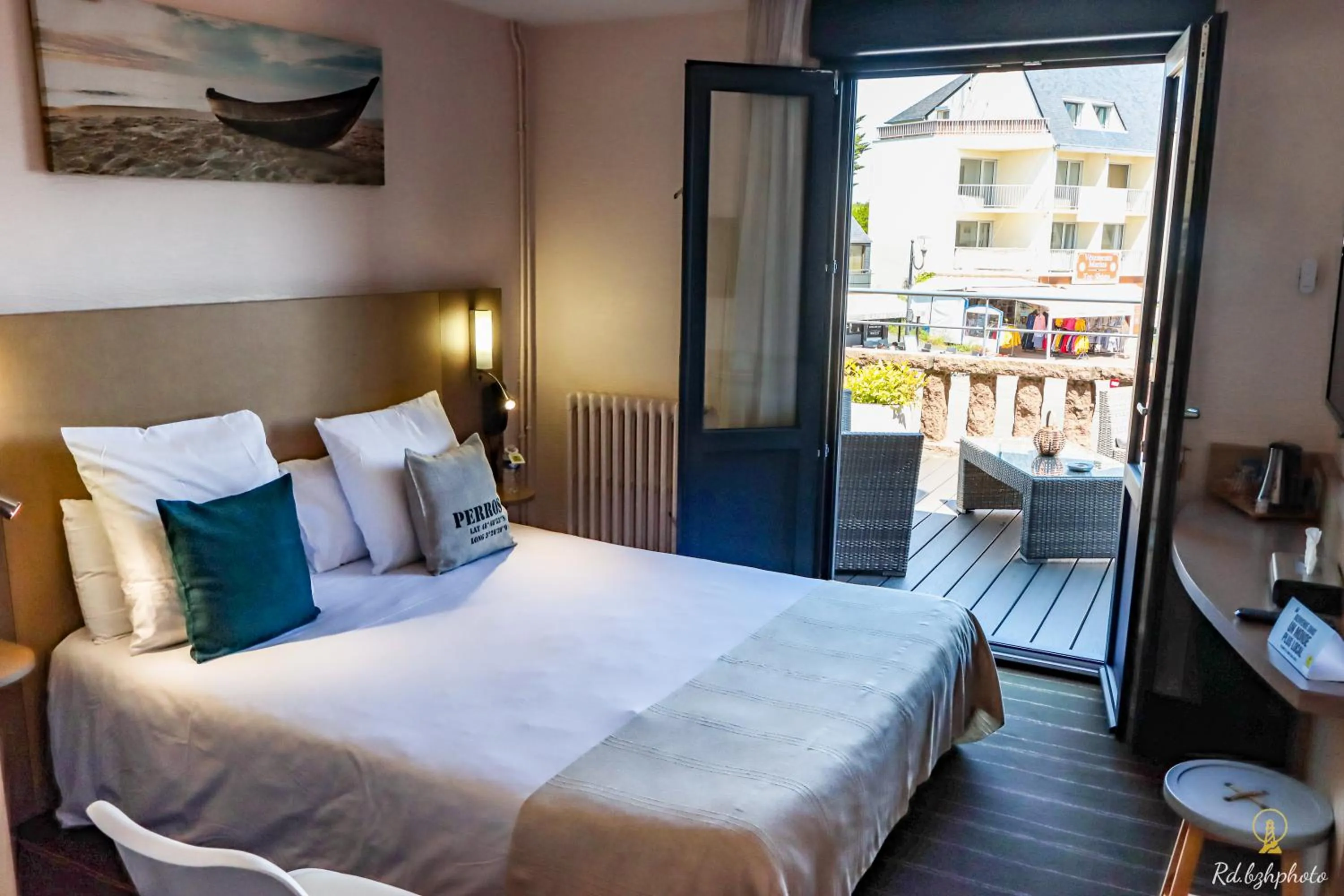 Photo of the whole room, Bed in Logis Hôtel du Parc