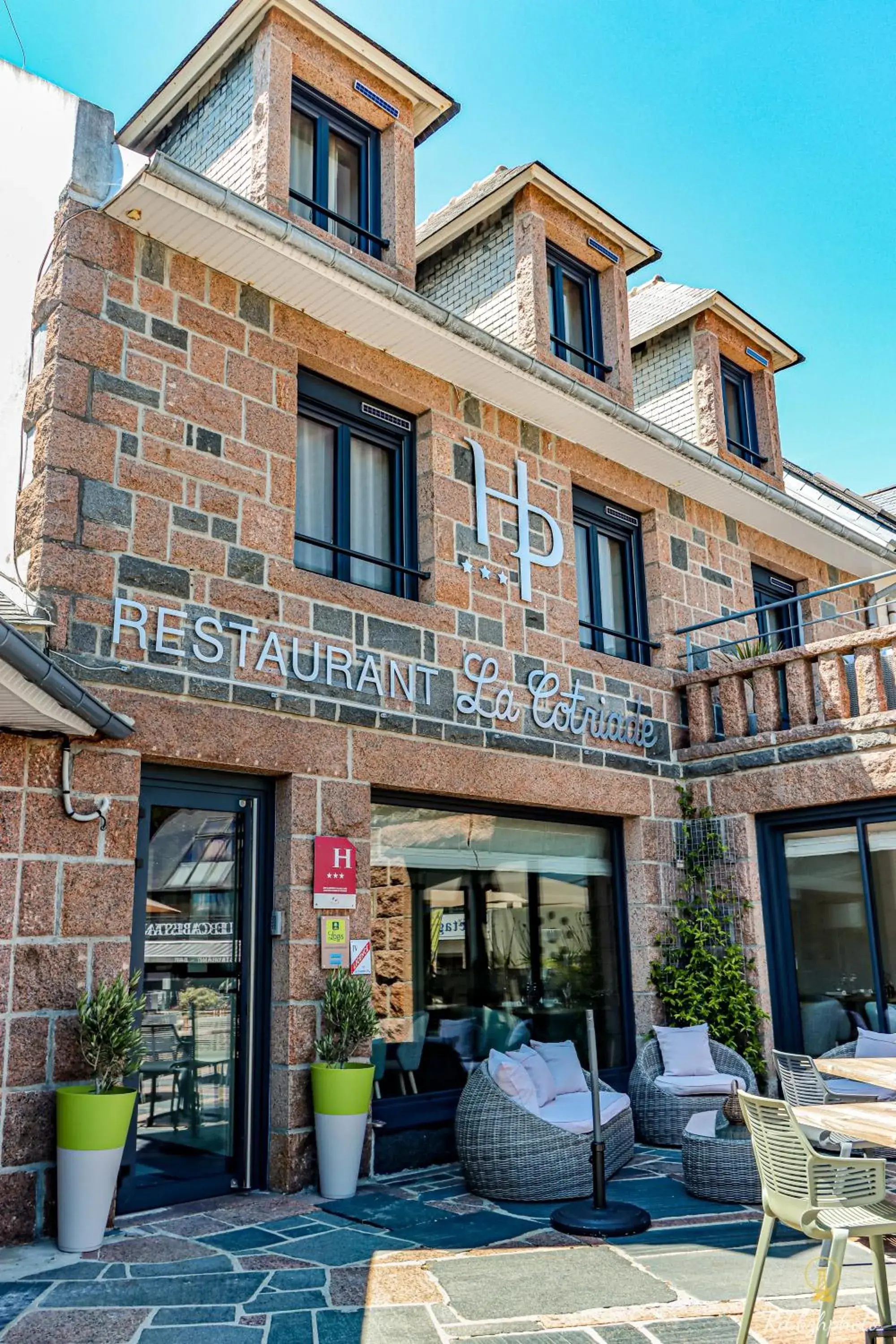 Property building in Logis Hôtel du Parc Property building in Logis Hôtel du Parc