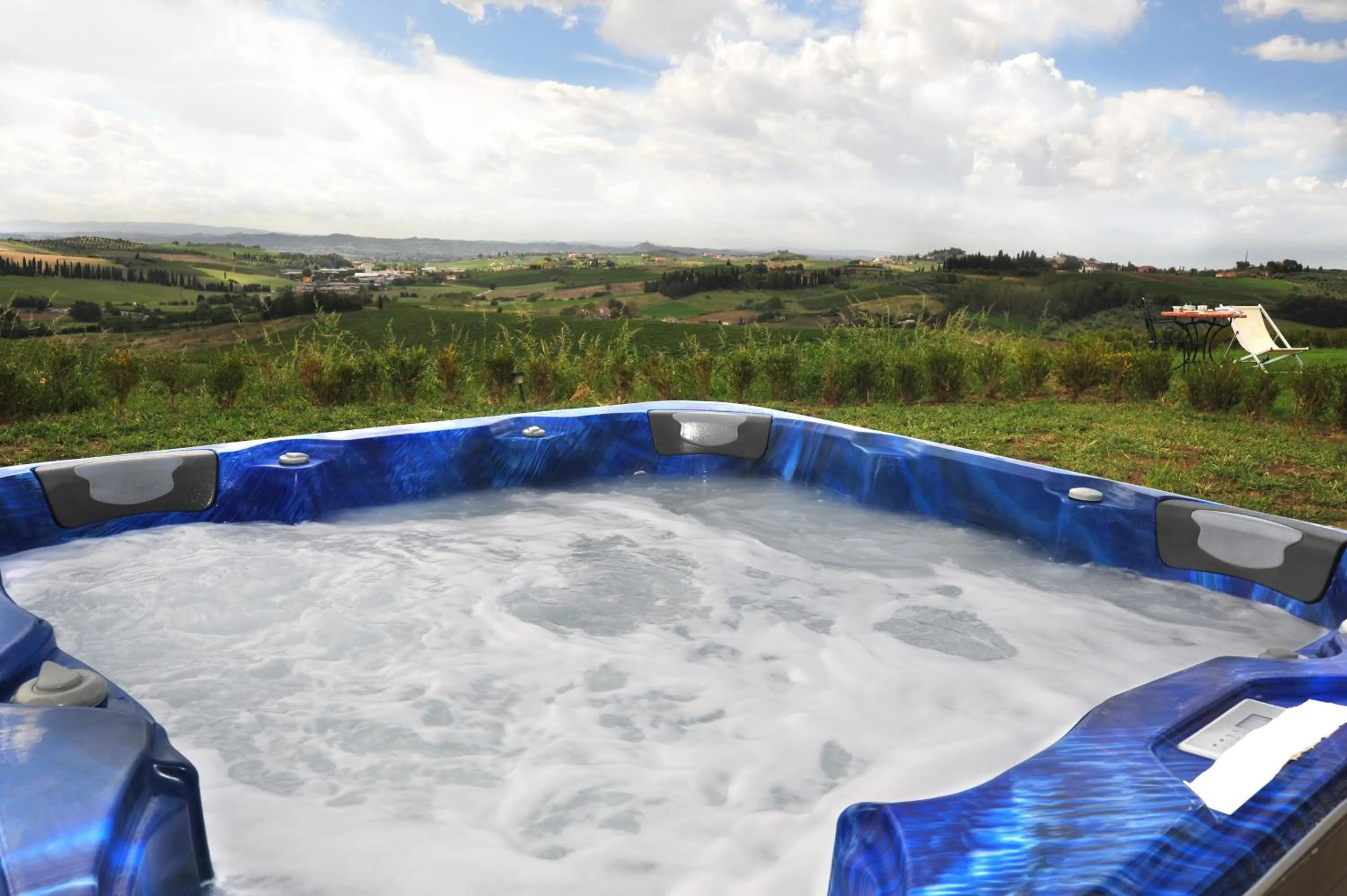 Hot Tub in Agriturismo Streda Wine & Country Holiday