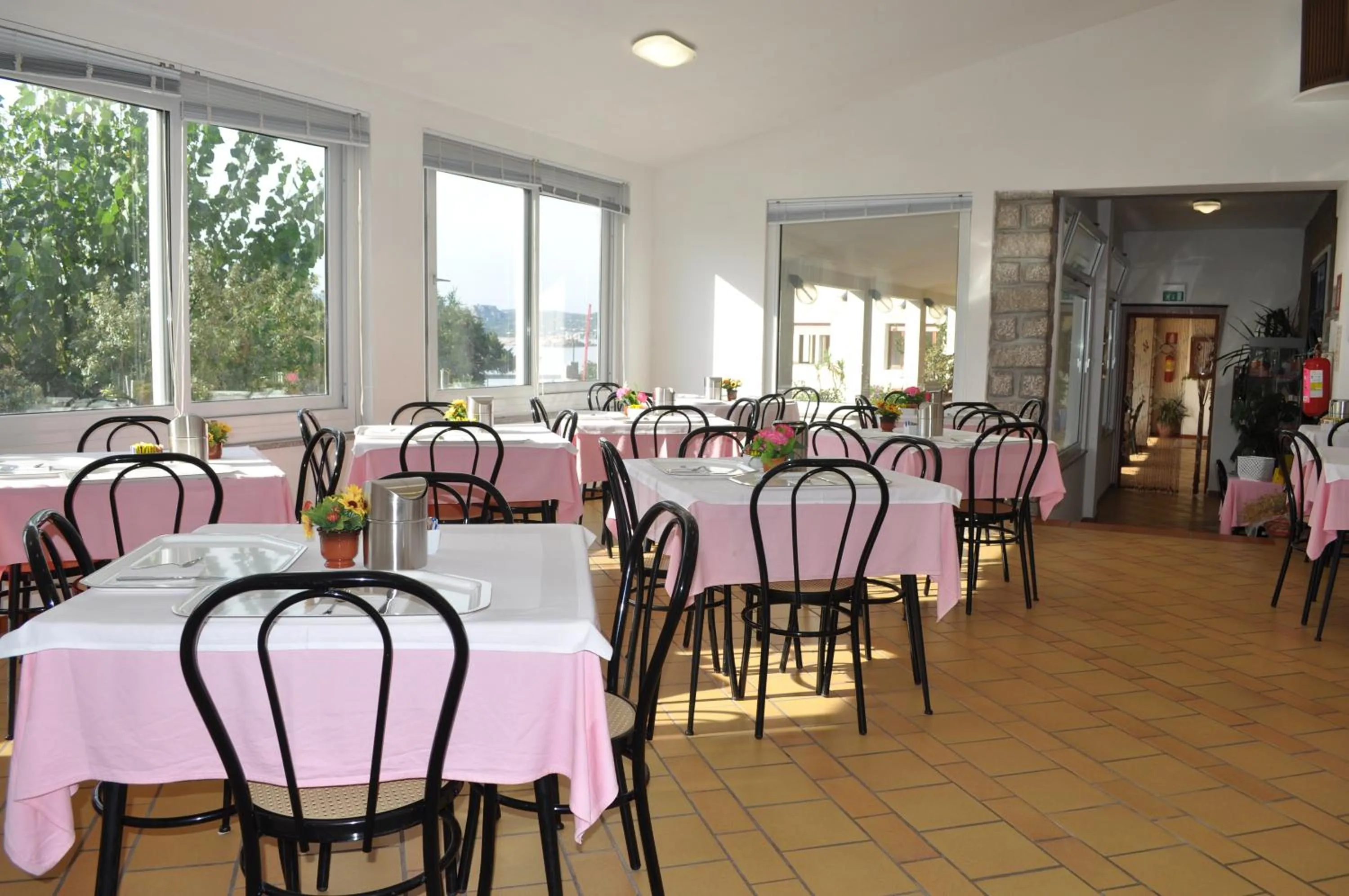 Restaurant/places to eat in Hotel Nido D'aquila