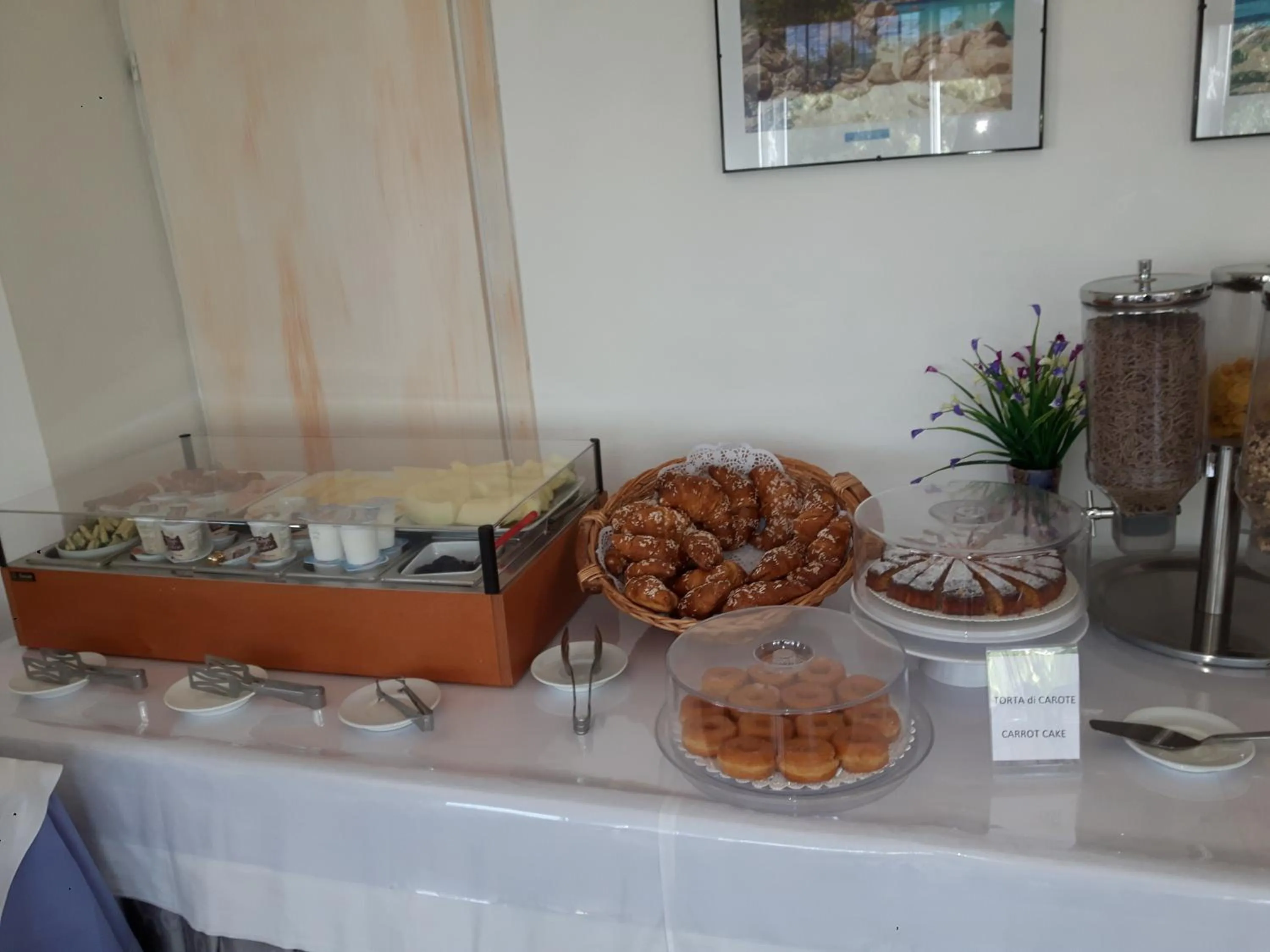 Breakfast in Hotel Nido D'aquila