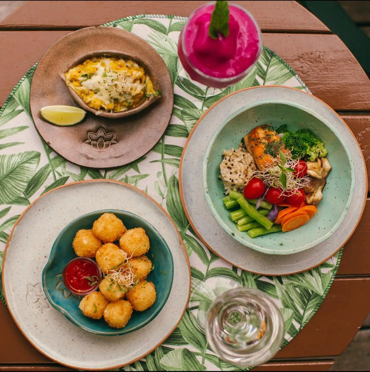 Restaurant/places to eat in Villa Bebek Hotel