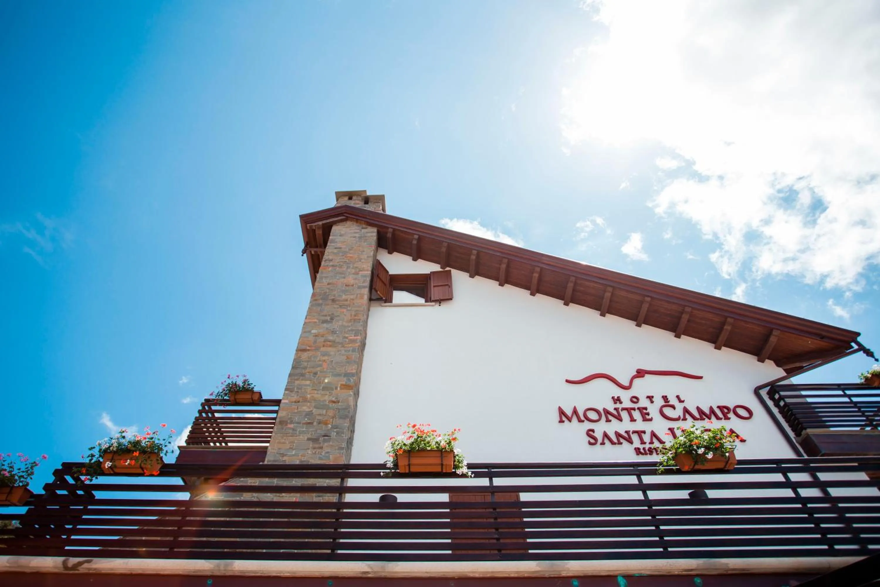 Property building in Hotel Monte Campo