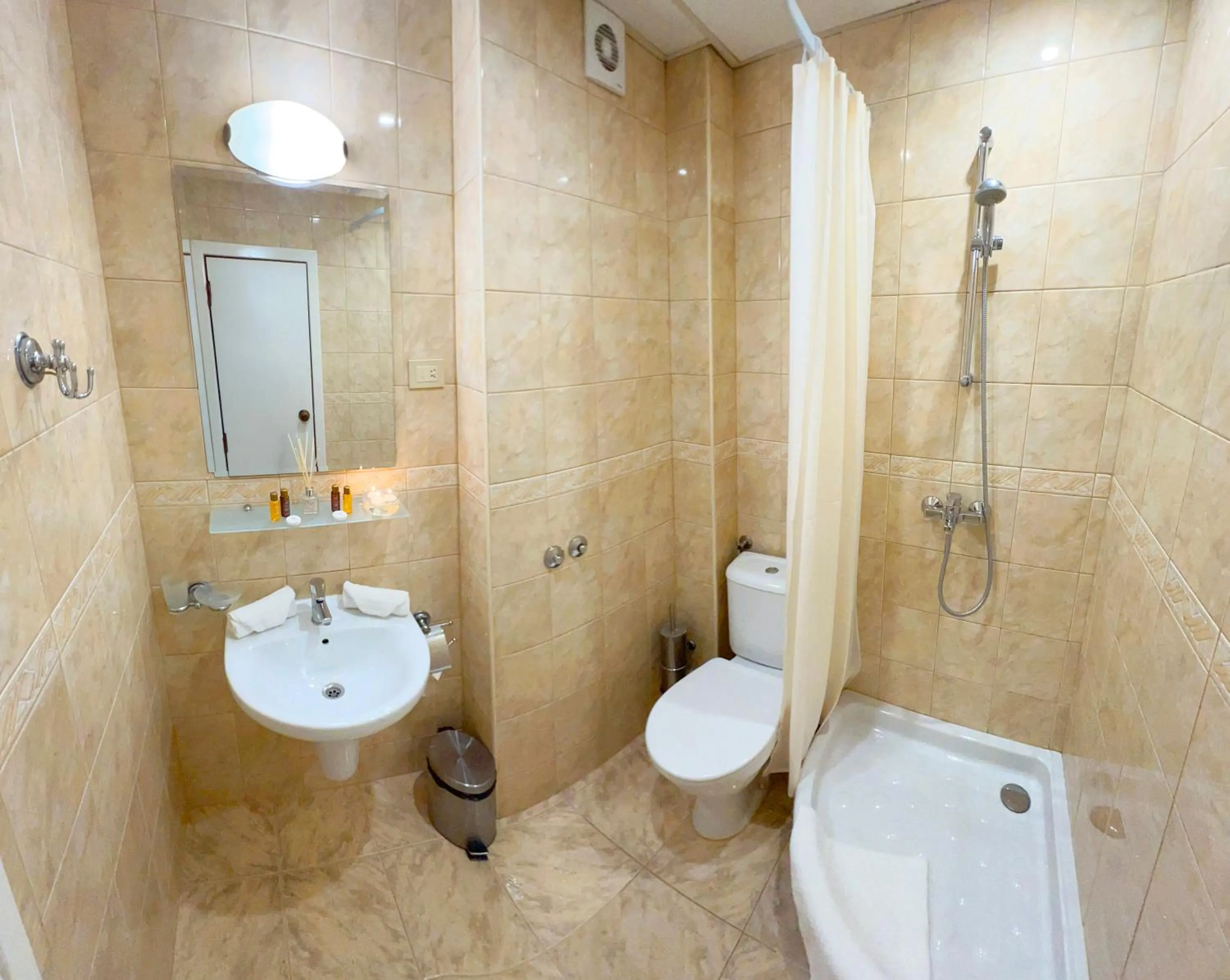 Shower in Hotel Orbita