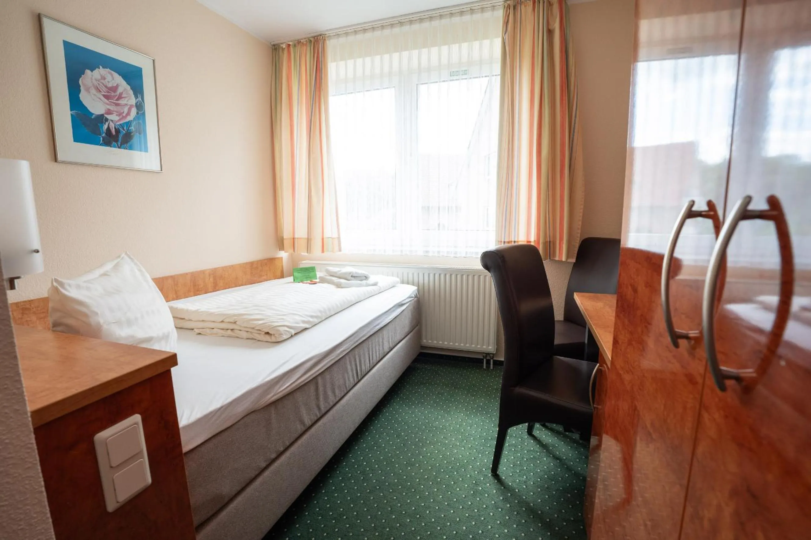 Bedroom, Bed in Hotel am Holzhafen