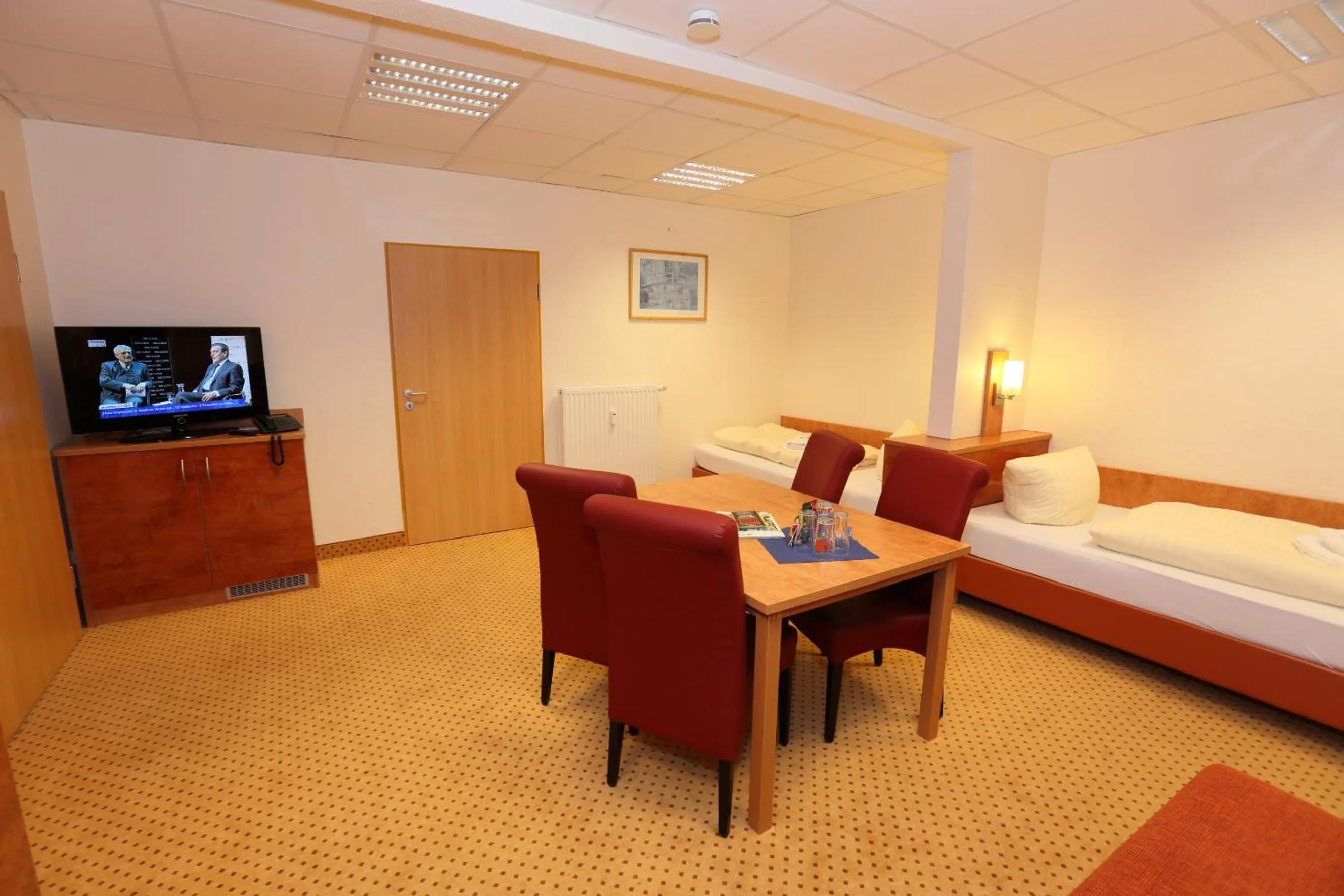 Living room, Bed in Hotel am Holzhafen