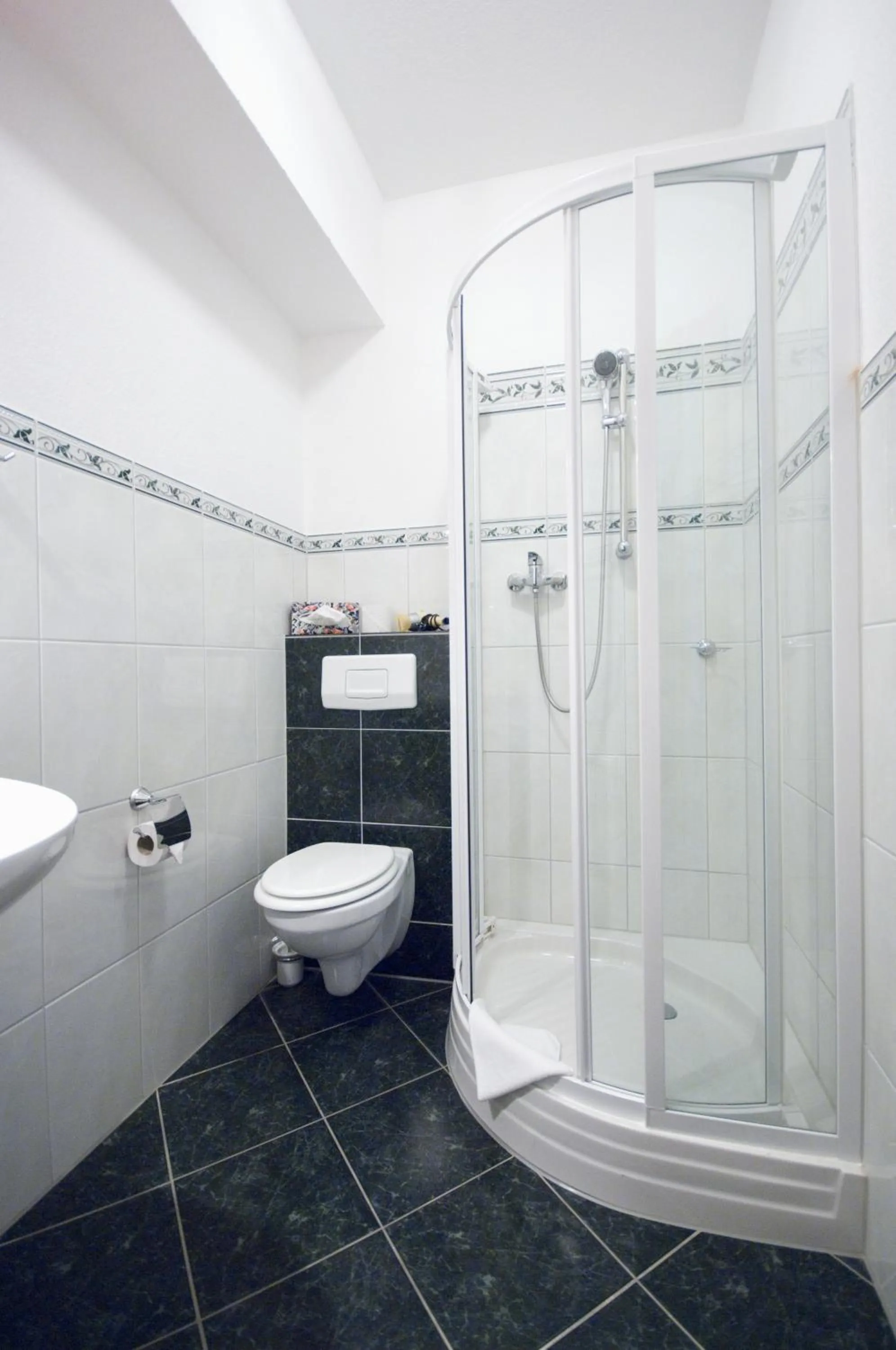 Shower in Hotel am Holzhafen