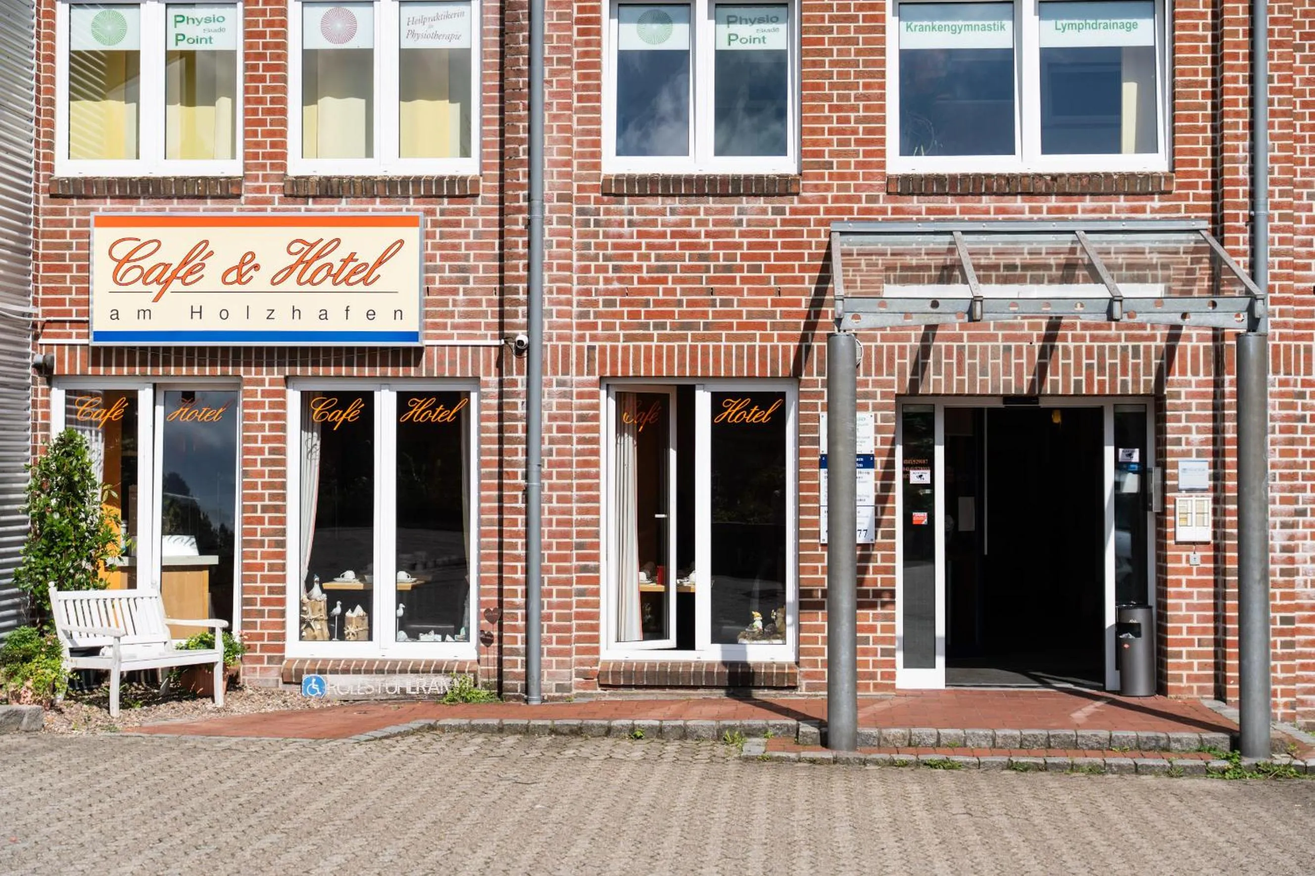 Property building in Hotel am Holzhafen