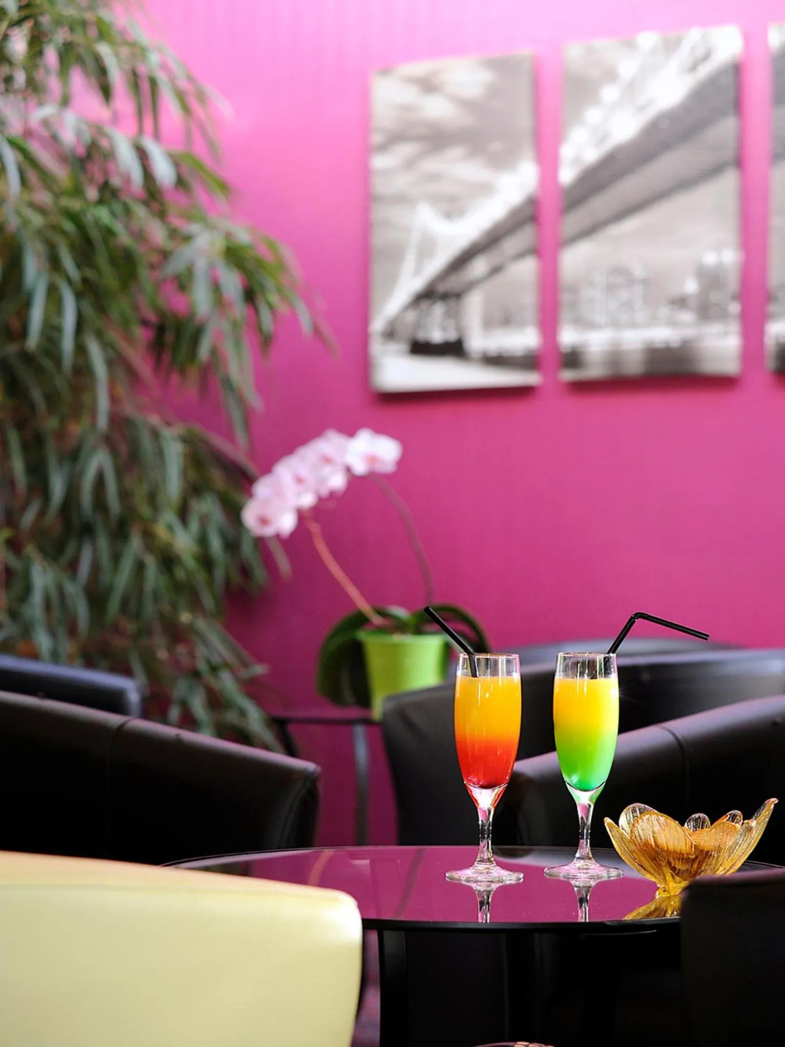 Lounge or bar in Charme Hotel en Beaujolais