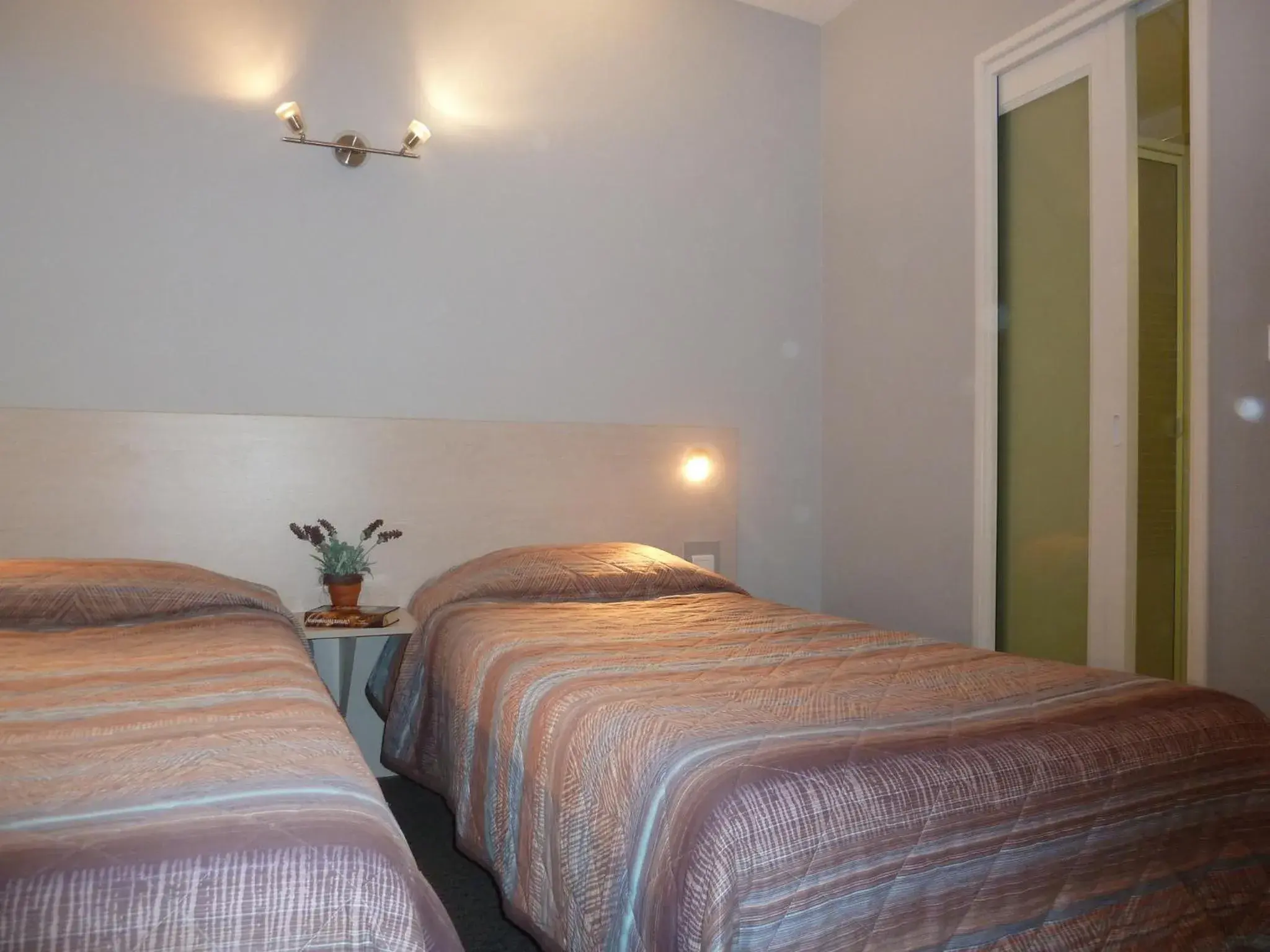 Comfort Twin Room in Charme Hotel en Beaujolais Comfort Twin Room in Charme Hotel en Beaujolais