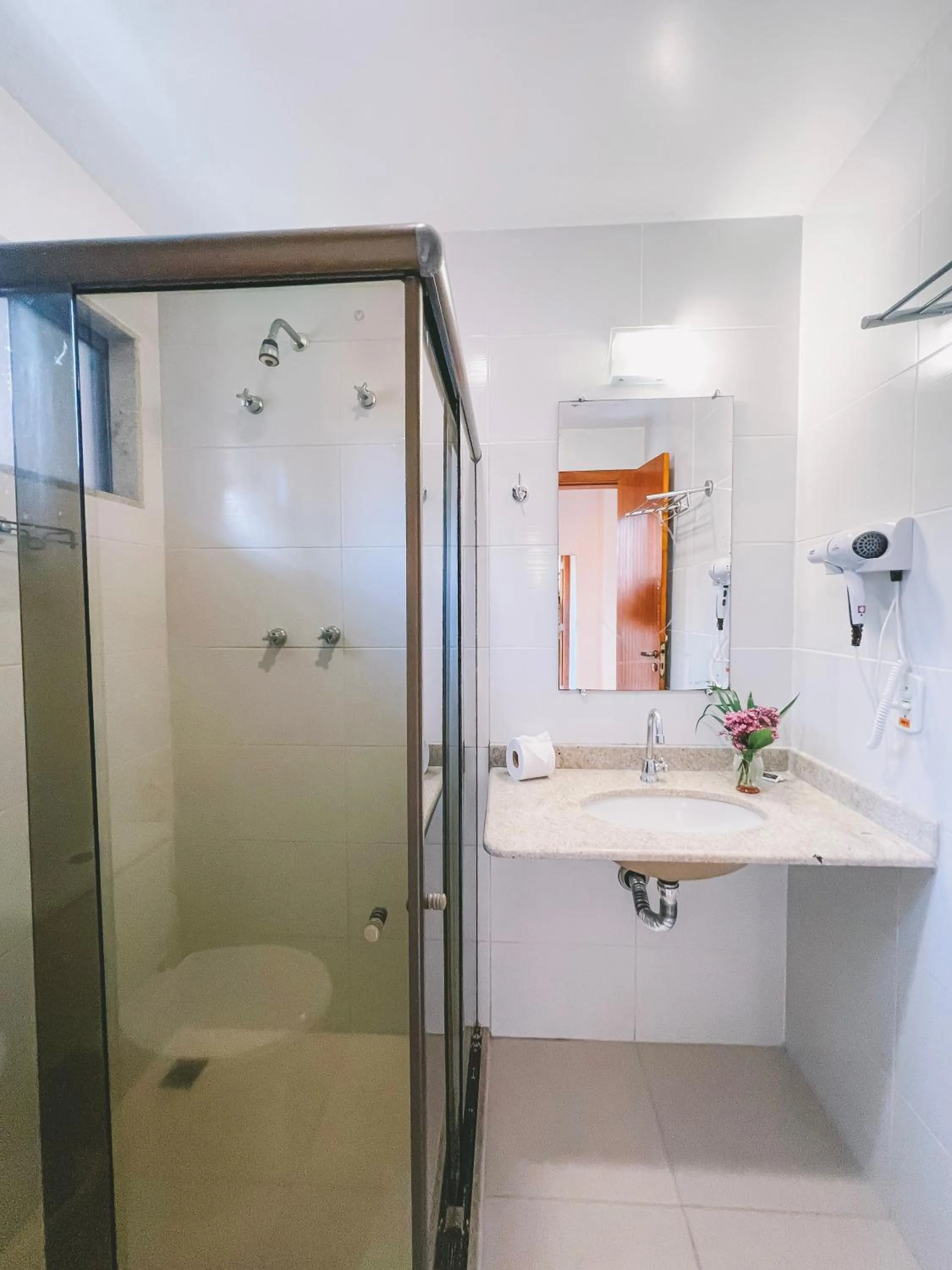 Shower in Porto Geraes Praia Hotel