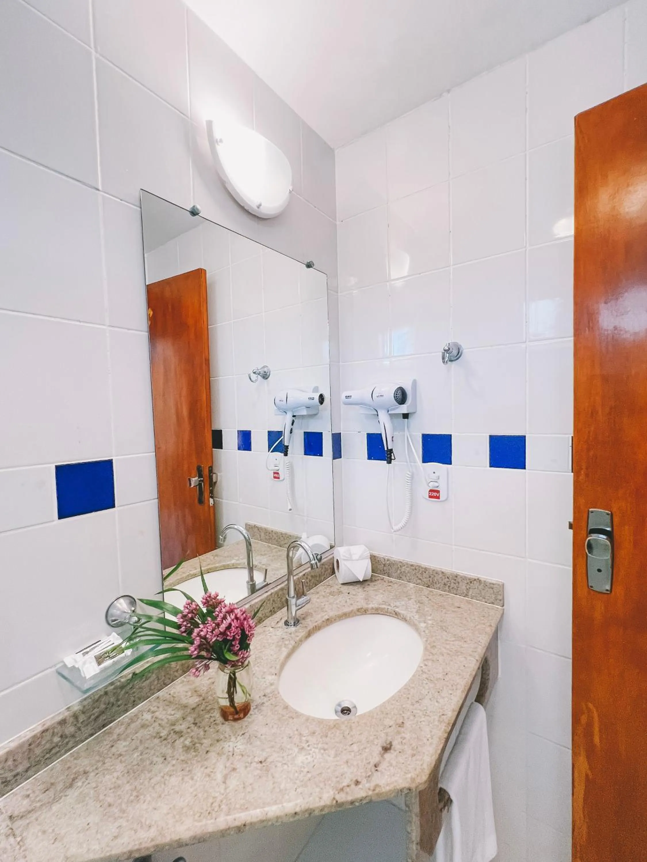 Bathroom in Porto Geraes Praia Hotel