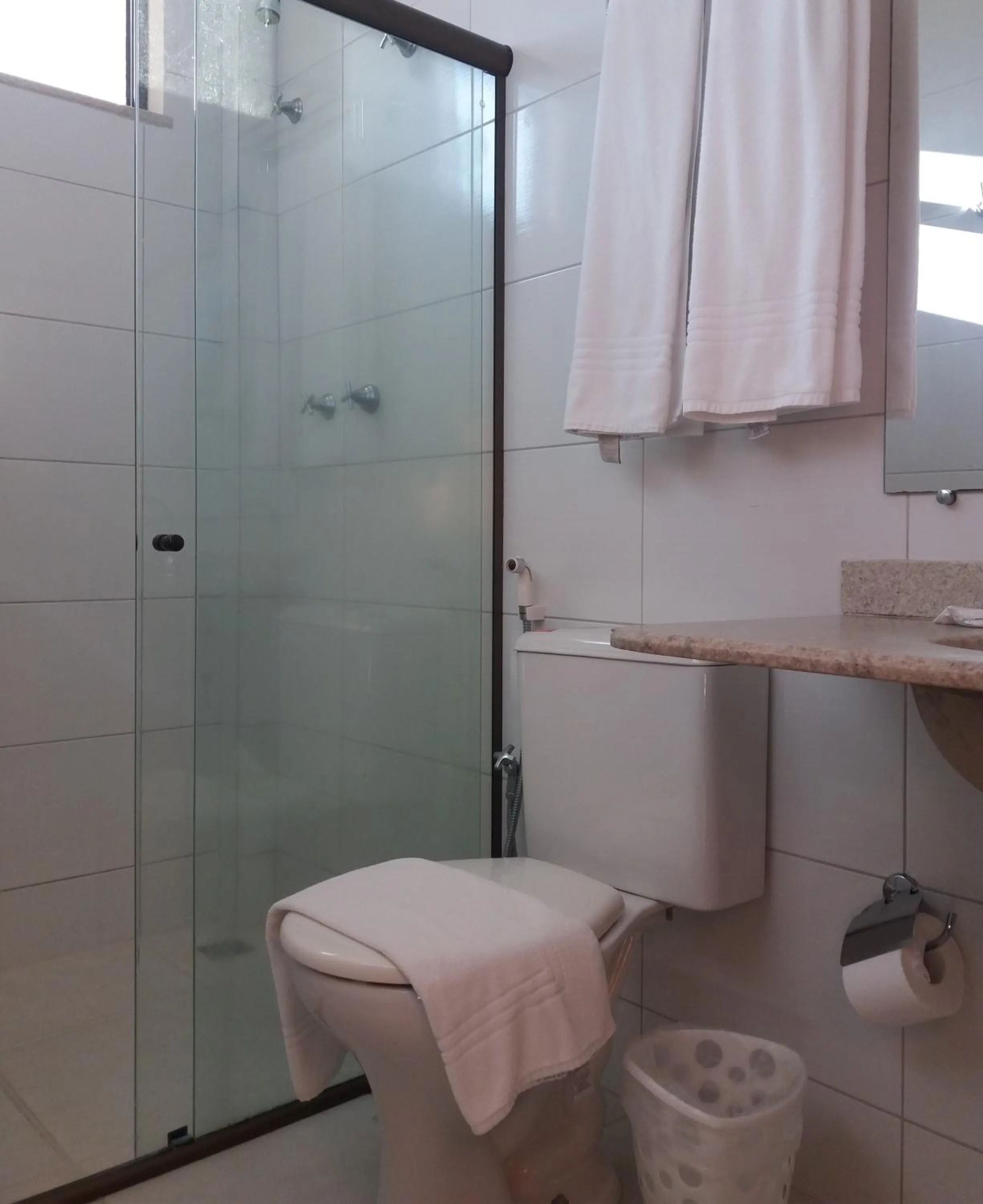 Shower in Porto Geraes Praia Hotel