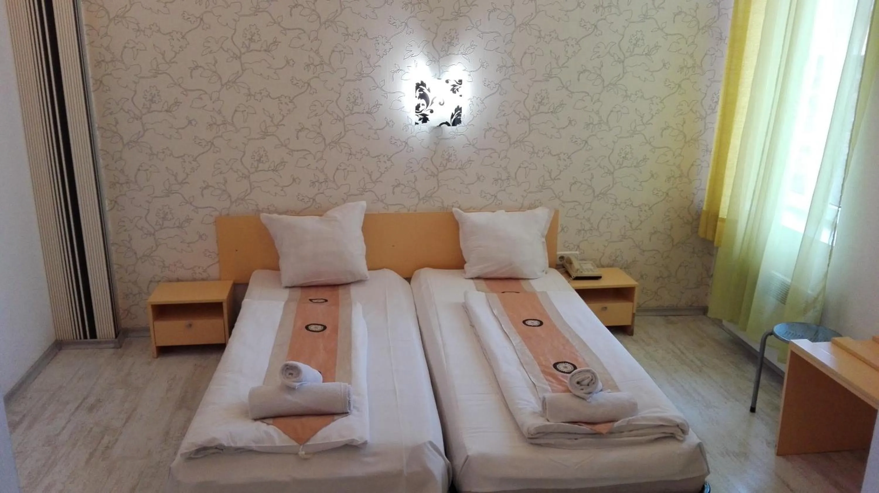 Bed in Scotty's Boutique Hotel