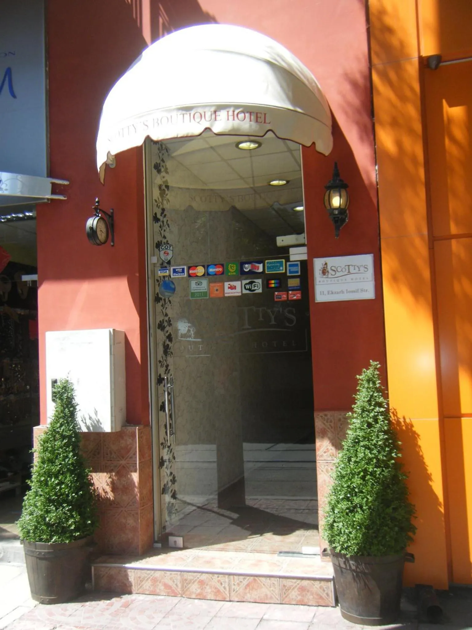 Facade/entrance in Scotty's Boutique Hotel