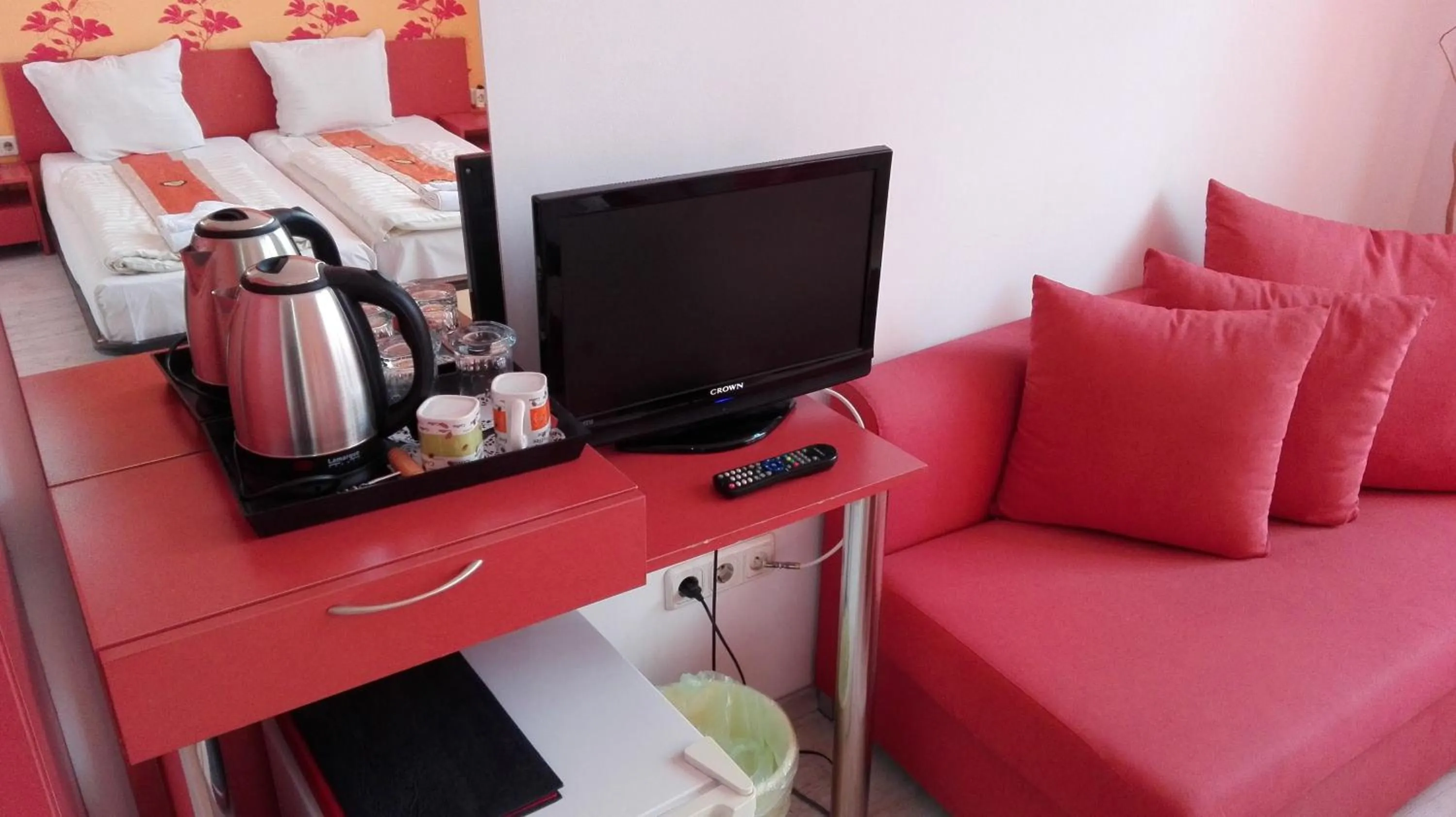 Seating area in Scotty's Boutique Hotel