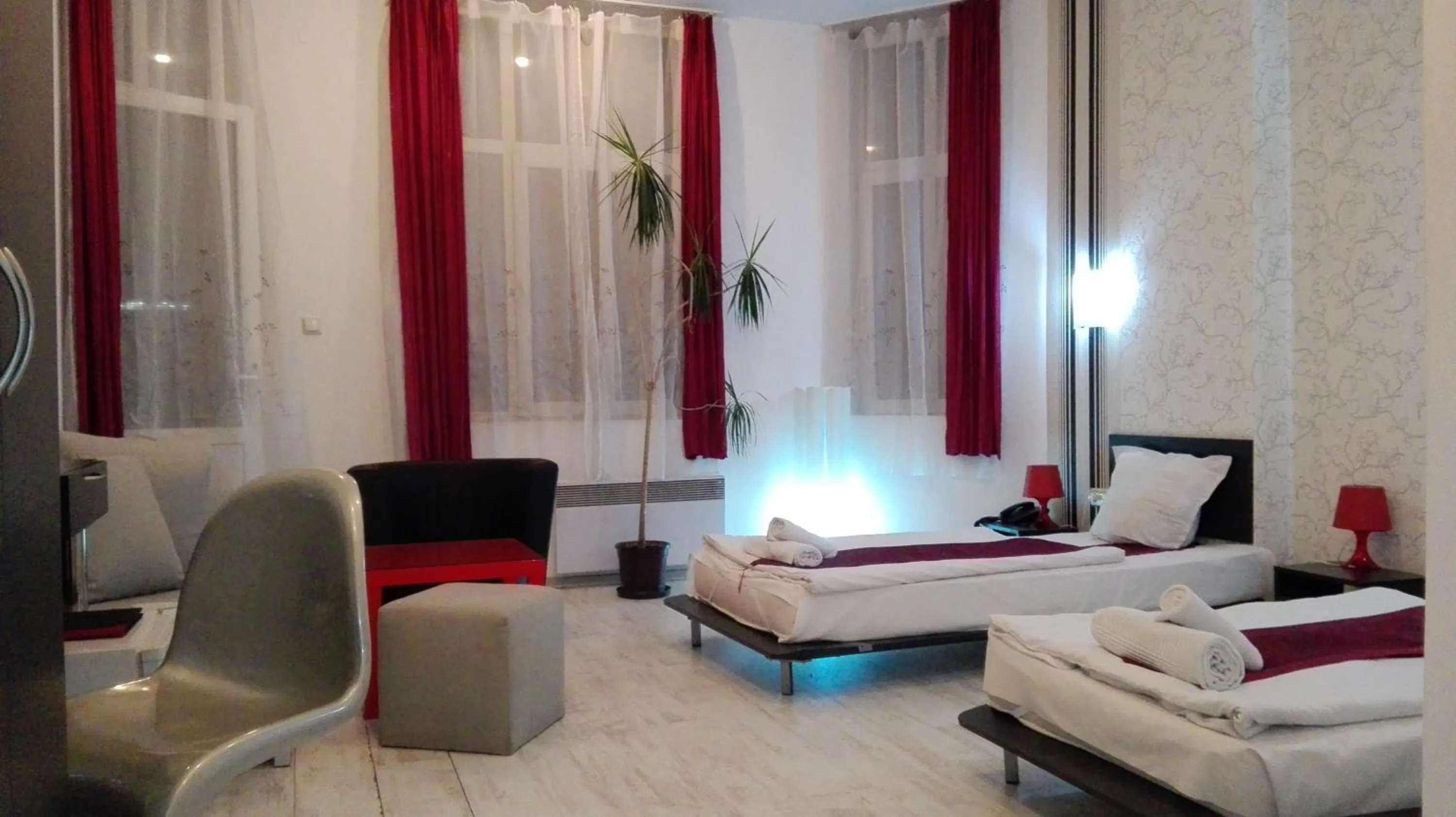 Bed in Scotty's Boutique Hotel