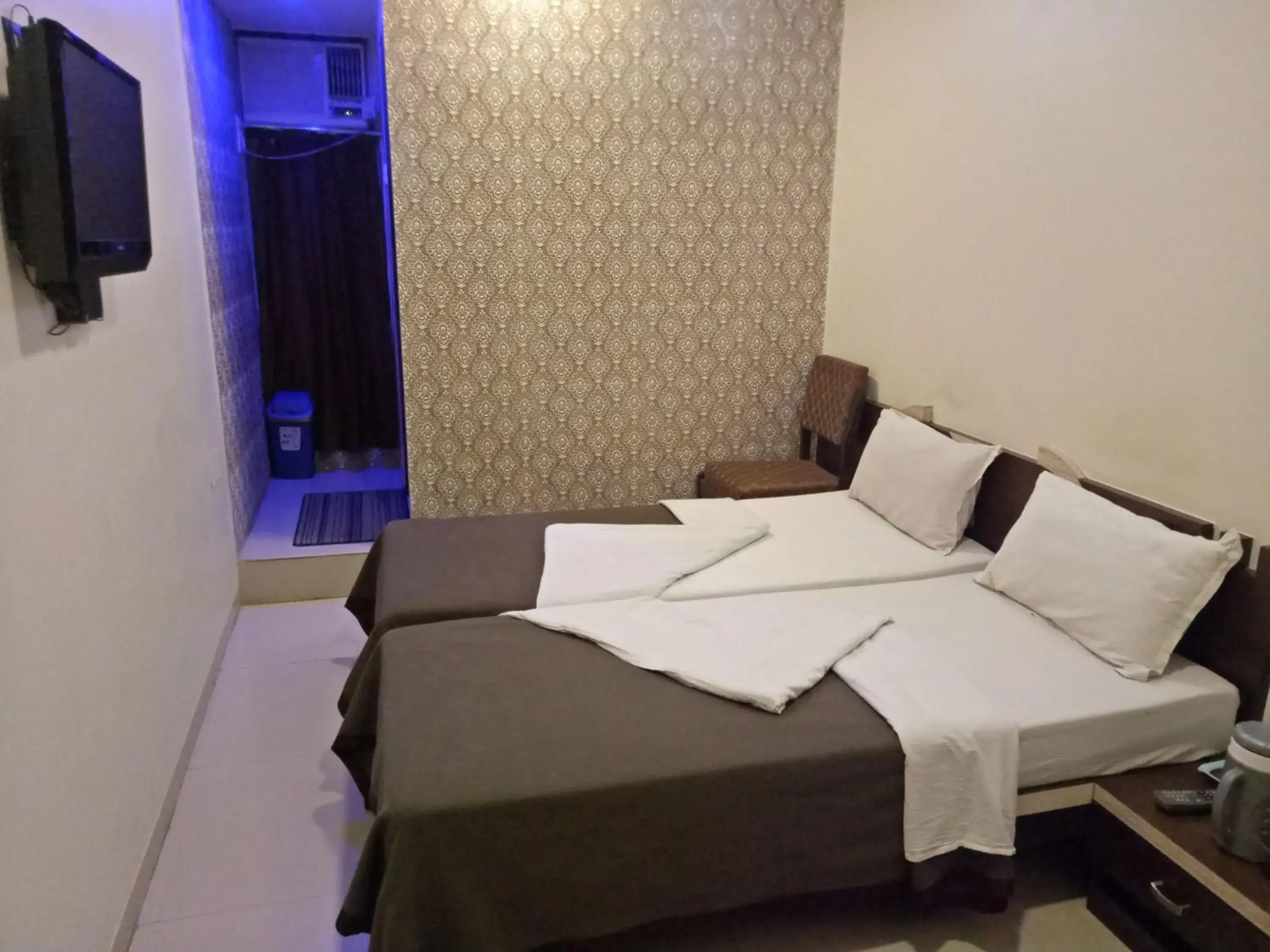 Standard Double Room - single occupancy in Hotel Navi Mumbai Standard Double Room - single occupancy in Hotel Navi Mumbai