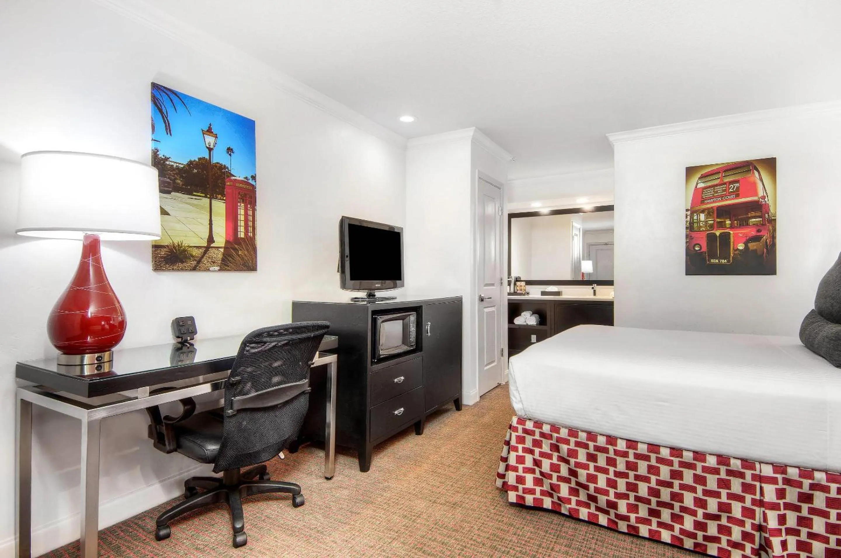 Bedroom, Bed in Aggie Inn, an Ascend Collection Hotel