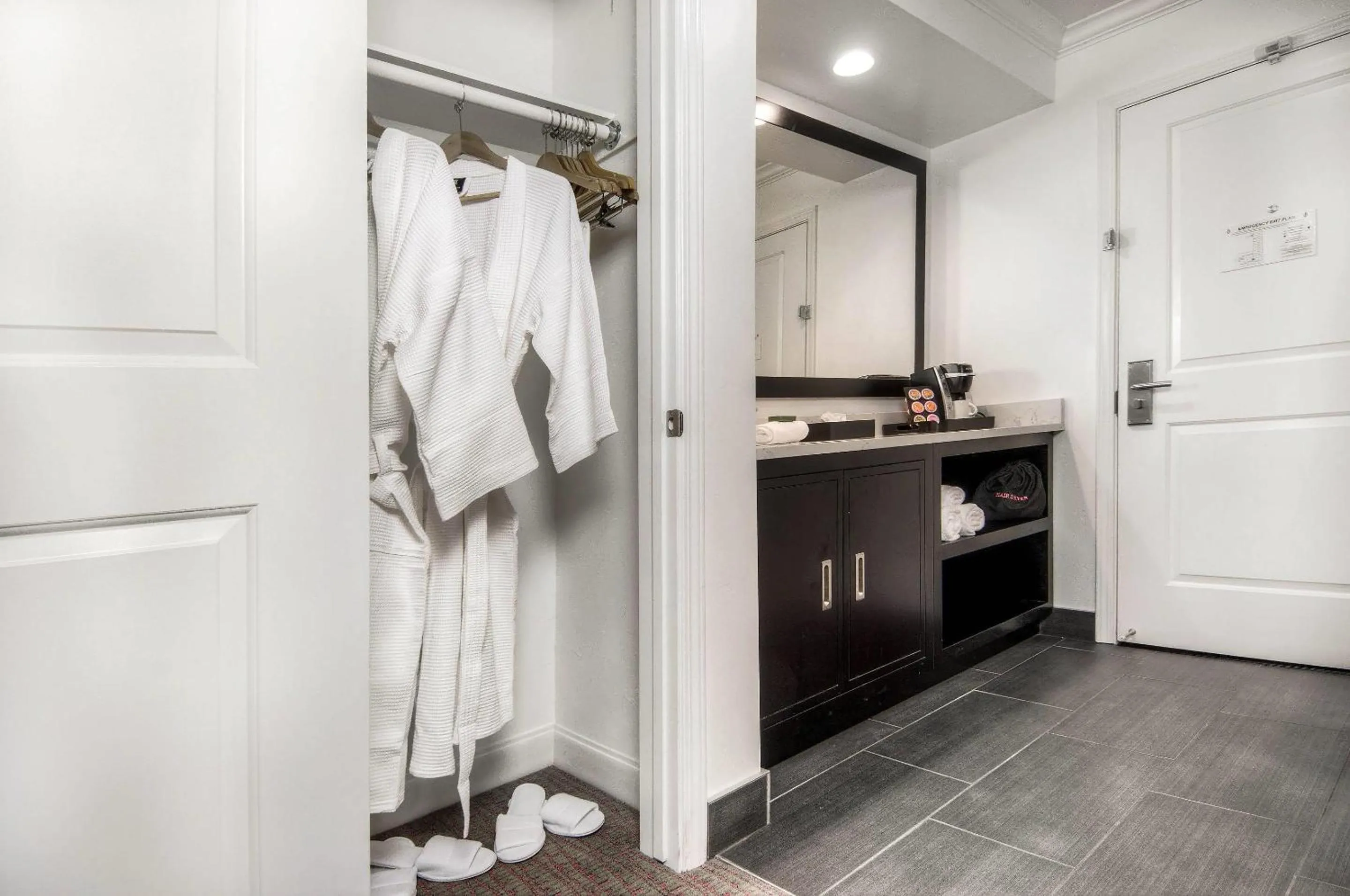 Bedroom in Aggie Inn, an Ascend Collection Hotel