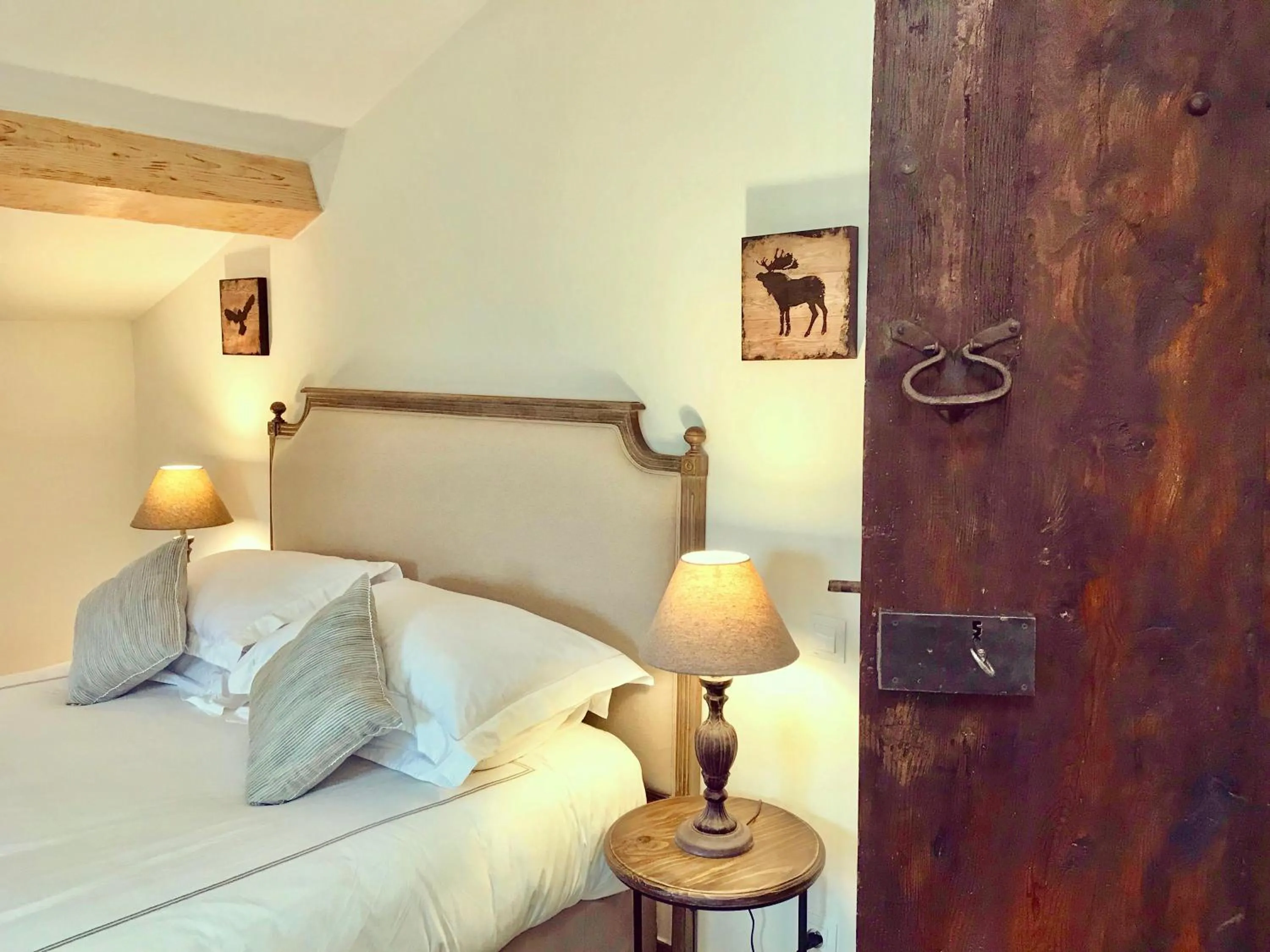 Decorative detail, Bed in Domaine de La Brave