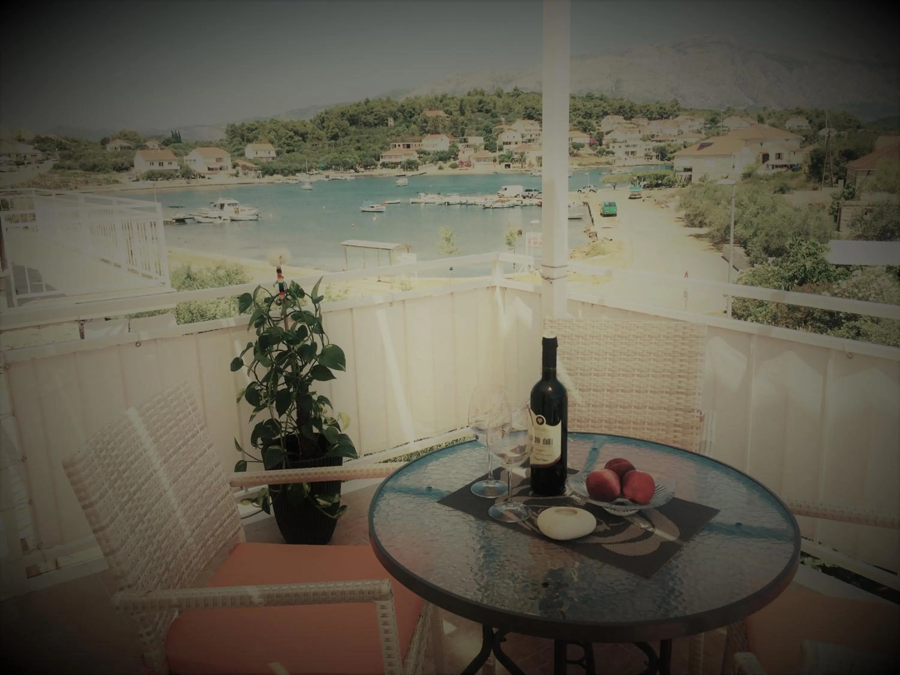 One-Bedroom Apartment with Sea View in Villa Laguna