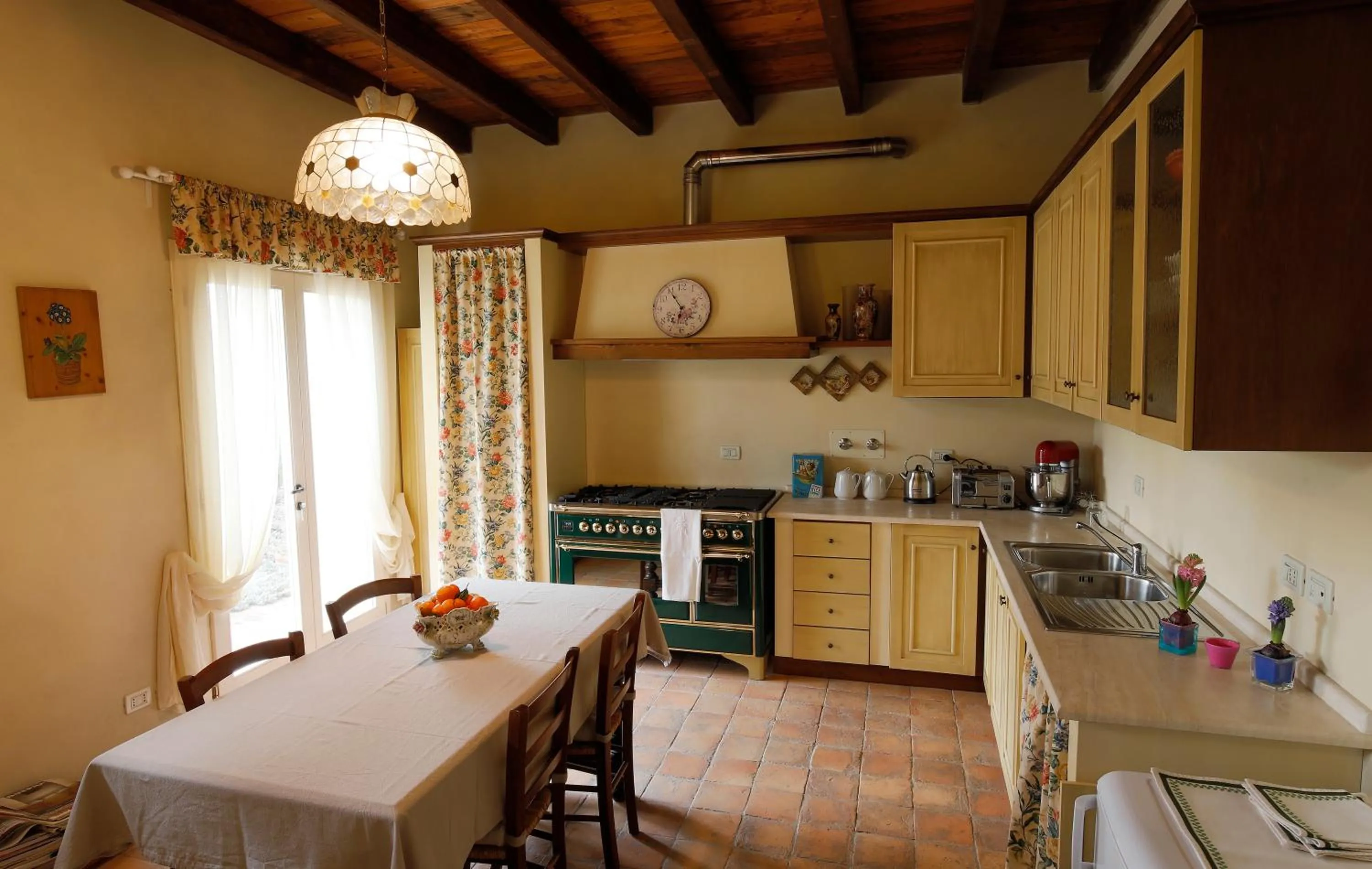 Kitchen or kitchenette in Belvedere
