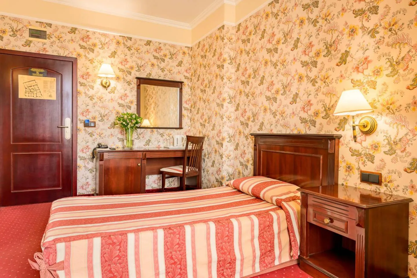 Bed in Boutique Splendid Hotel