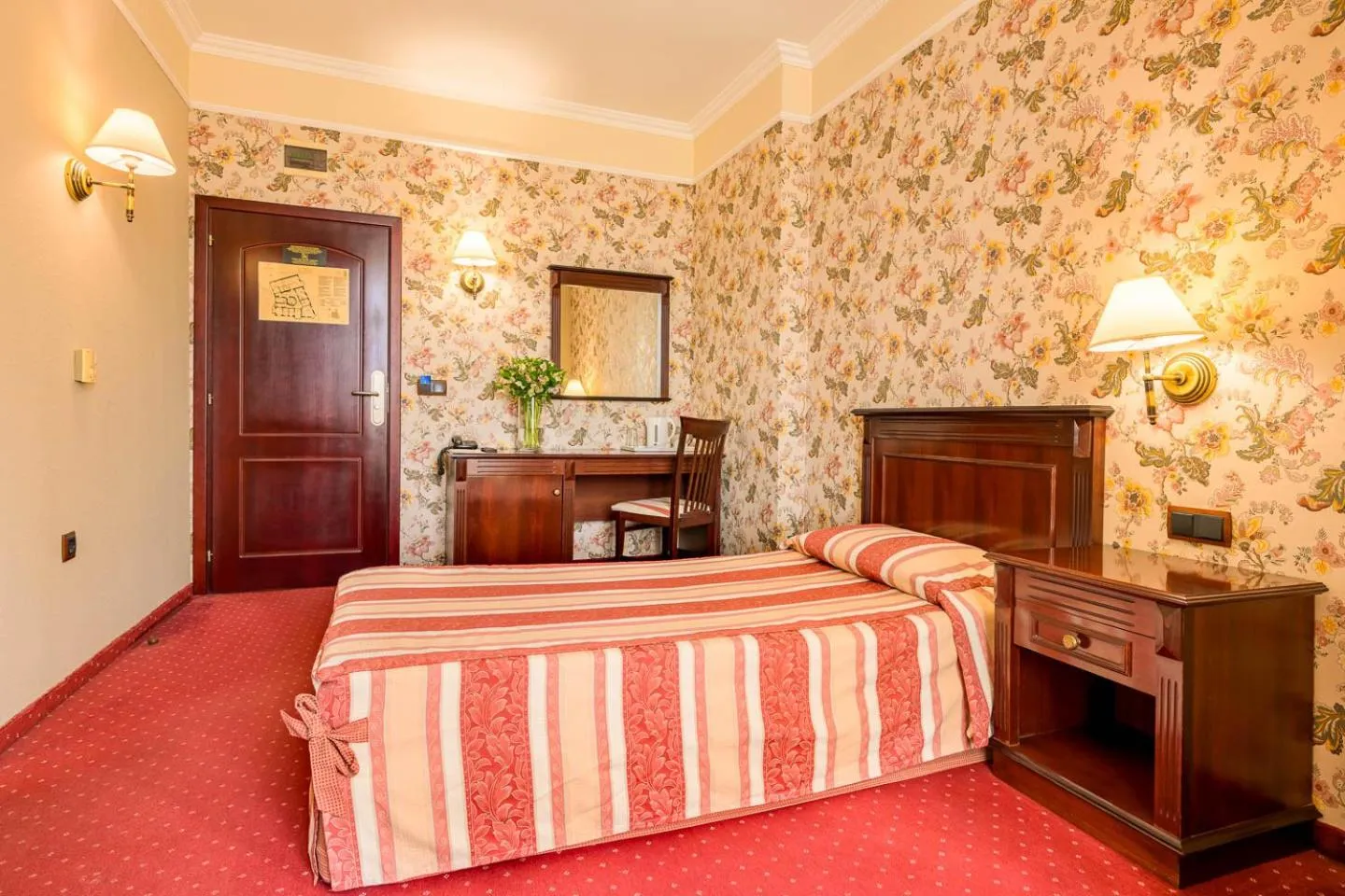 Bed in Boutique Splendid Hotel