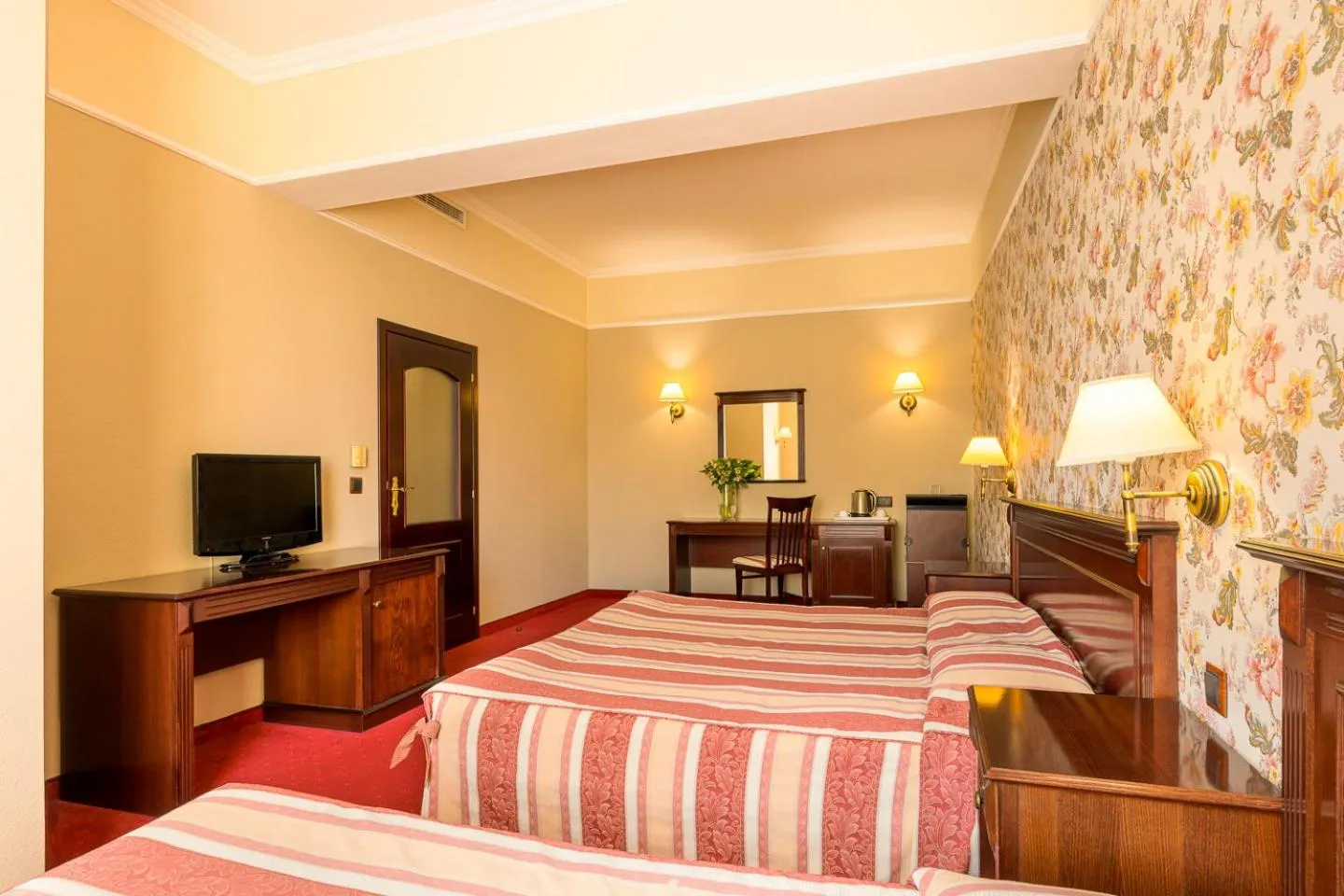 Bed in Boutique Splendid Hotel