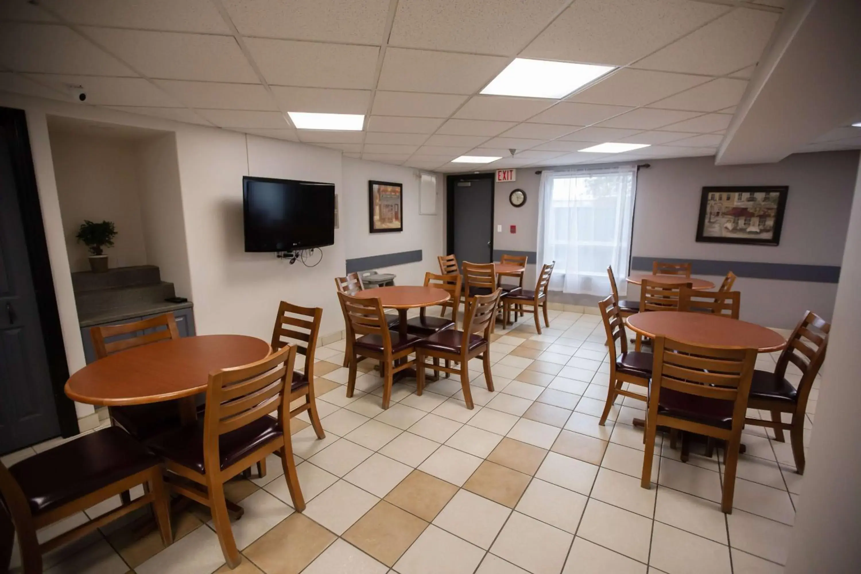Restaurant/places to eat in Super 8 by Wyndham Whitecourt Restaurant/places to eat in Super 8 by Wyndham Whitecourt