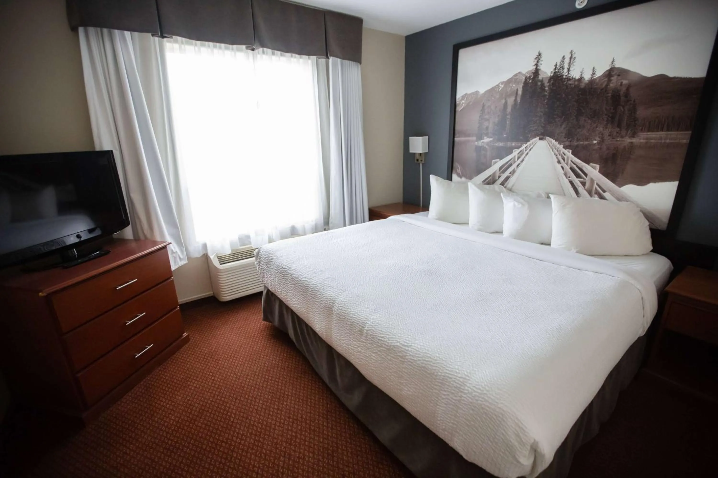 Photo of the whole room, Bed in Super 8 by Wyndham Whitecourt