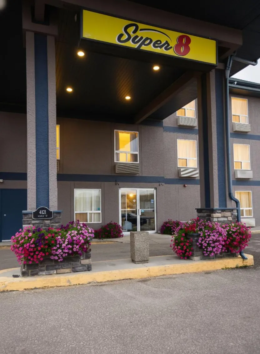 Facade/entrance in Super 8 by Wyndham Whitecourt
